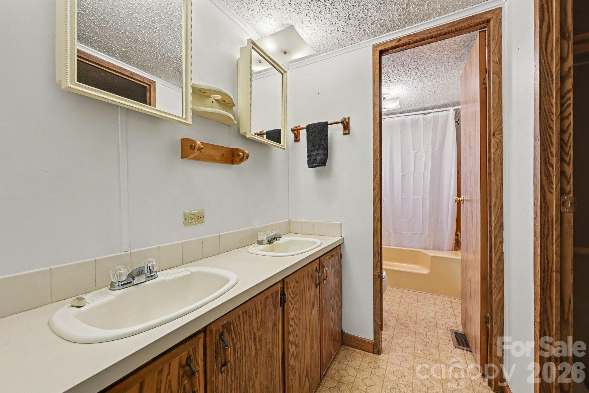 812 N Forest Hills School Road — Marshville