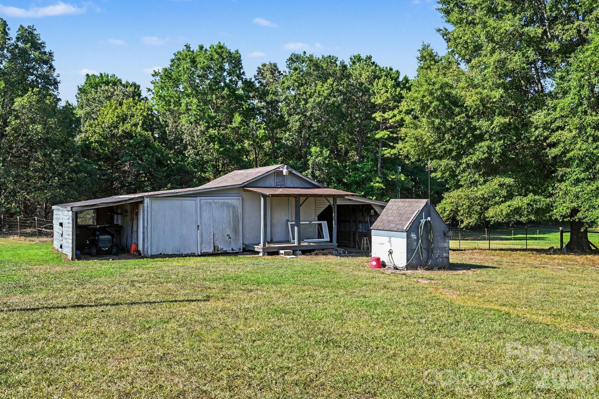 812 N Forest Hills School Road — Marshville