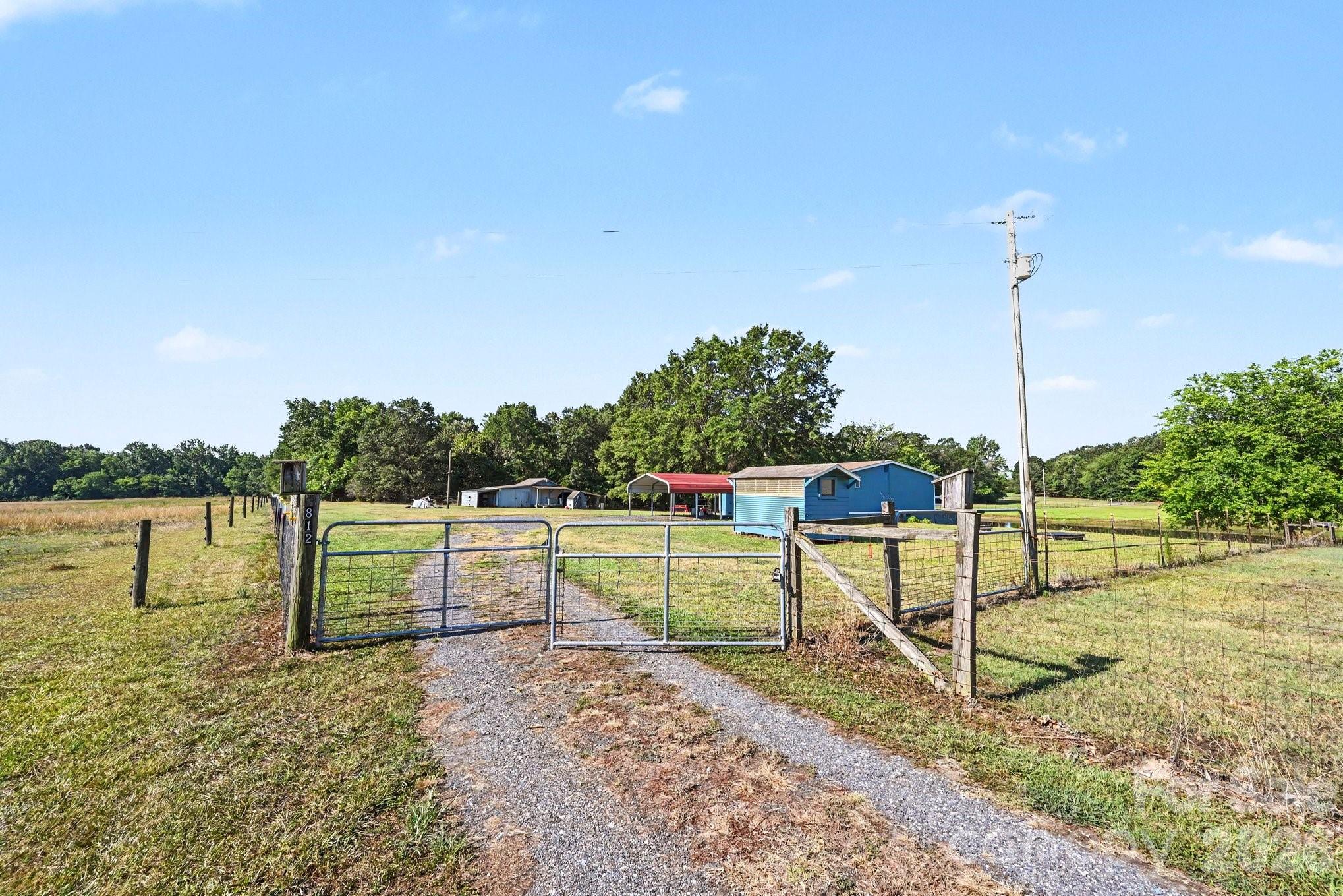 812 N Forest Hills School Road — Marshville