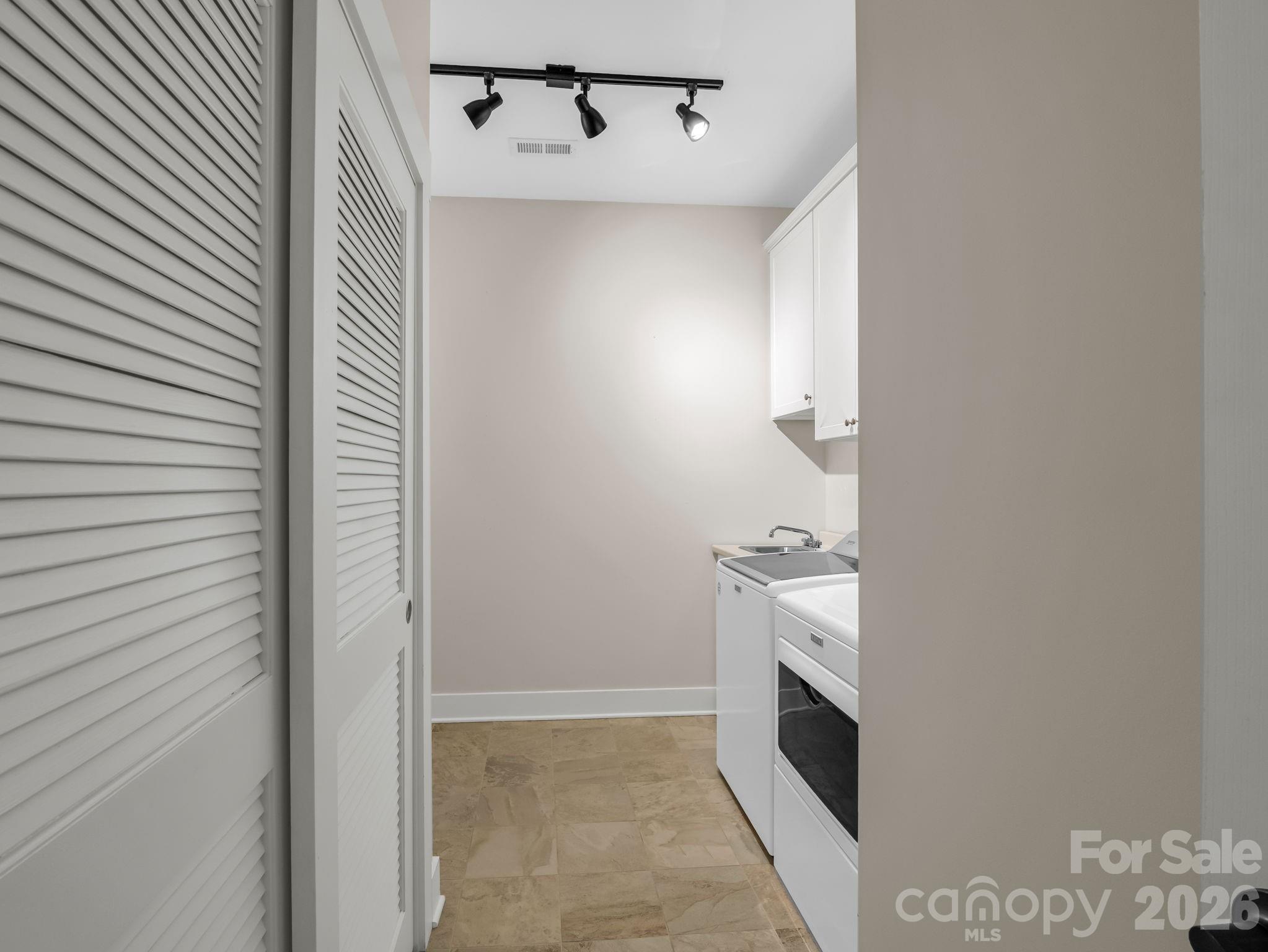 595 Summerfield Place — Flat Rock