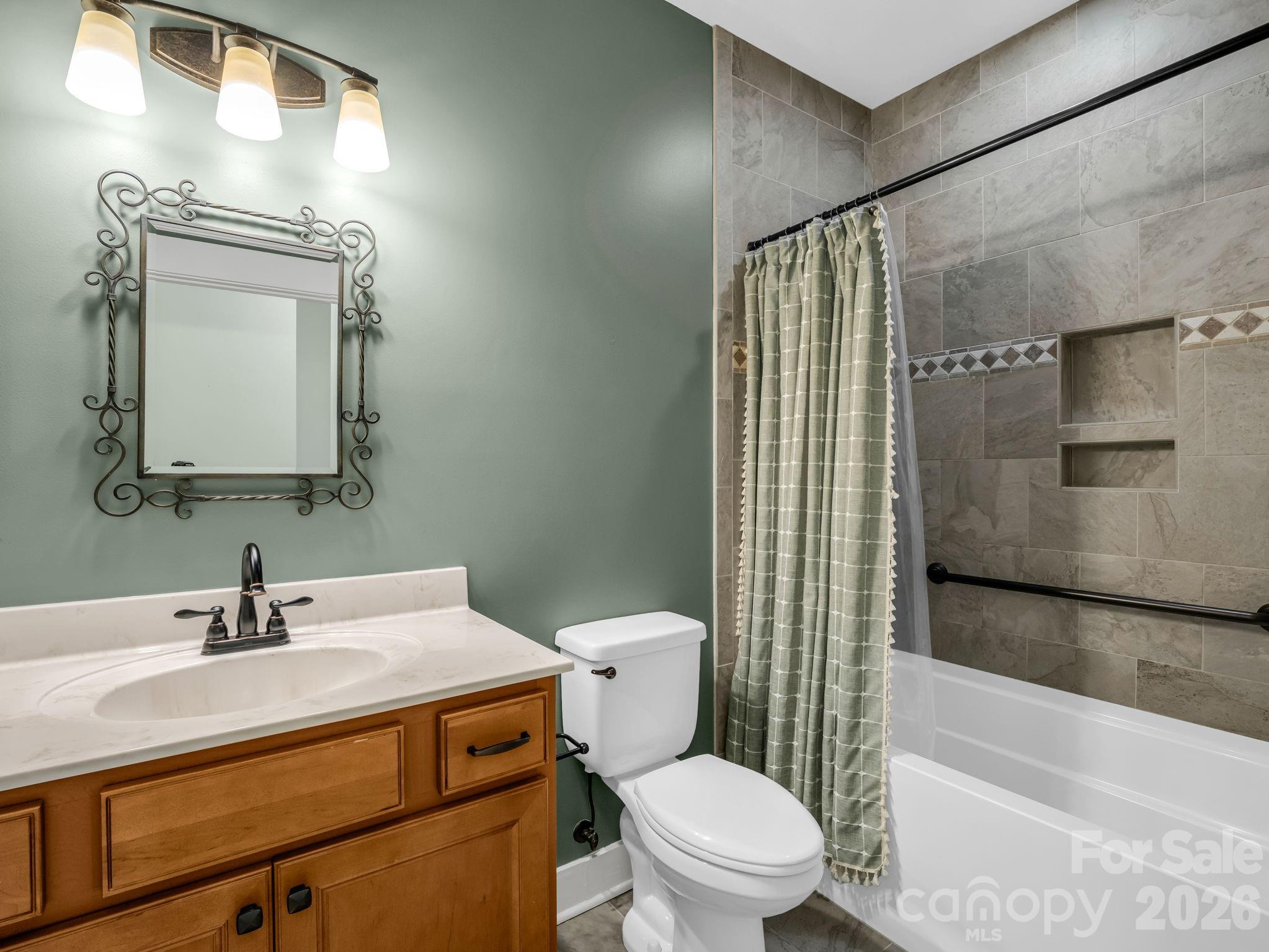 595 Summerfield Place — Flat Rock