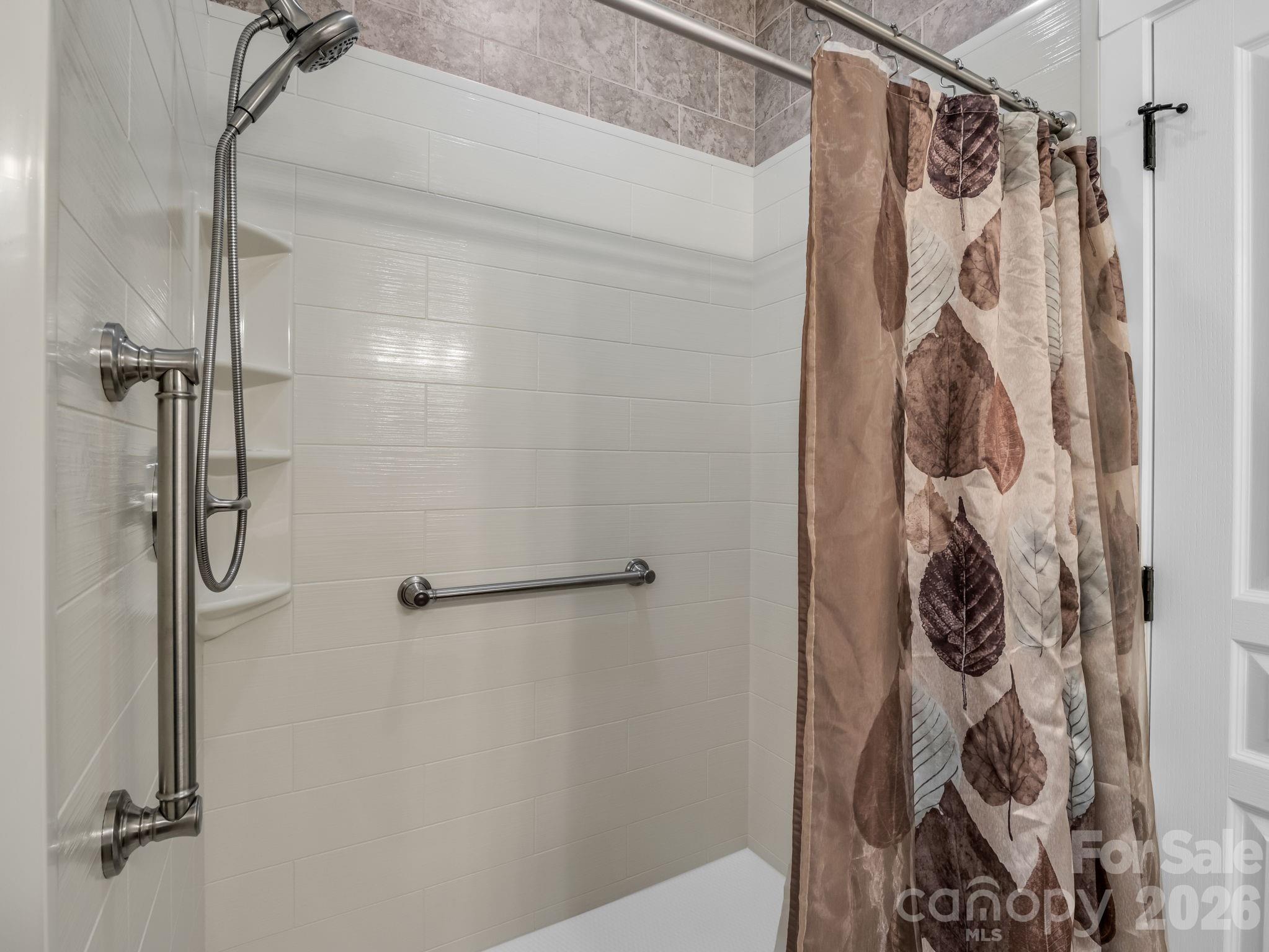 595 Summerfield Place — Flat Rock