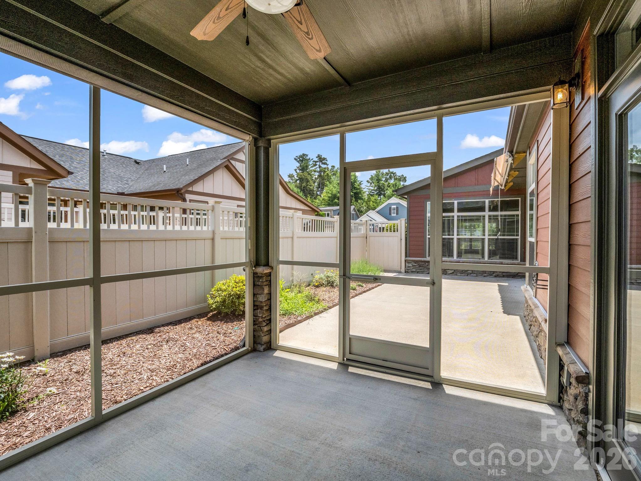 595 Summerfield Place — Flat Rock