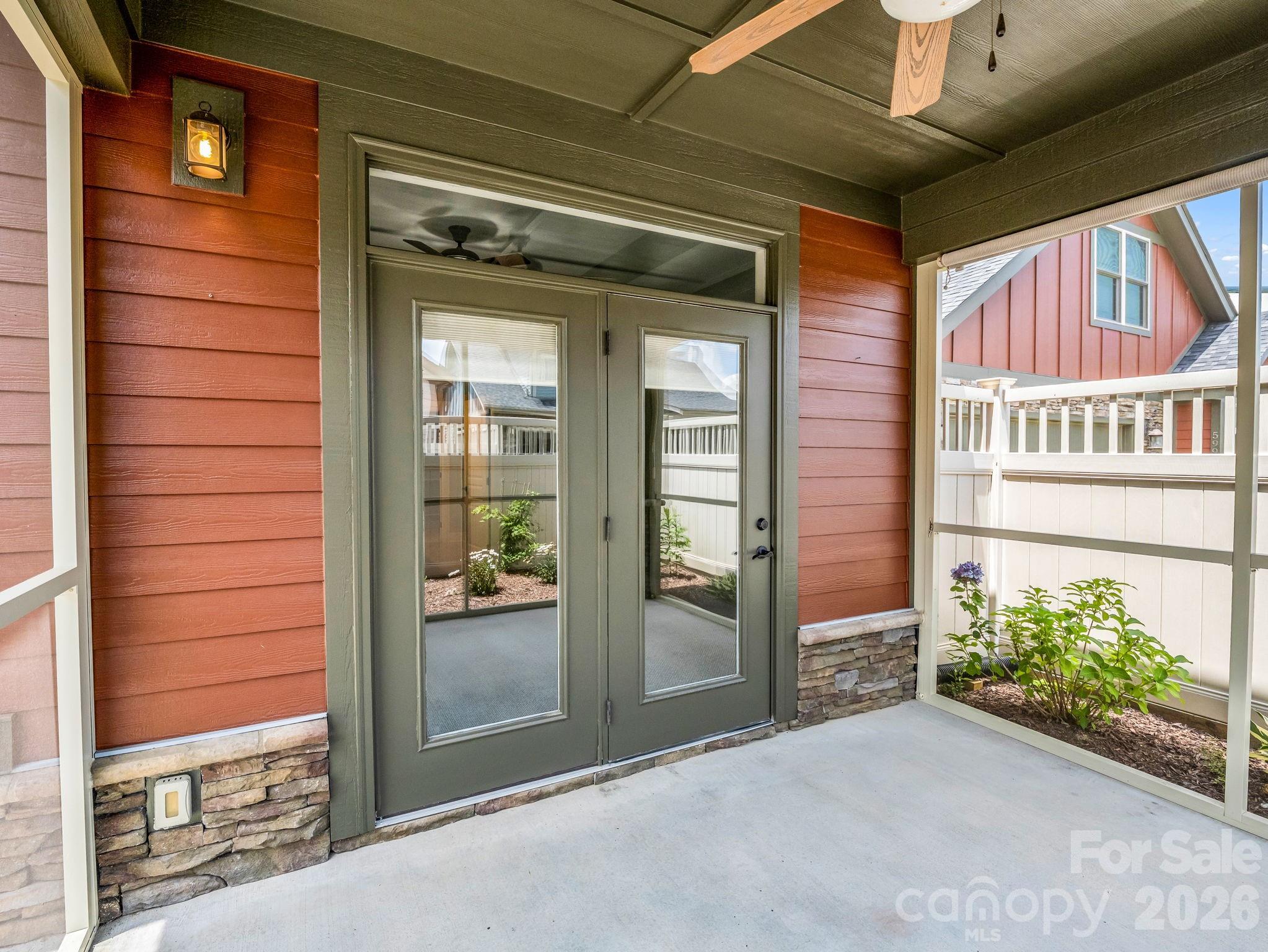 595 Summerfield Place — Flat Rock