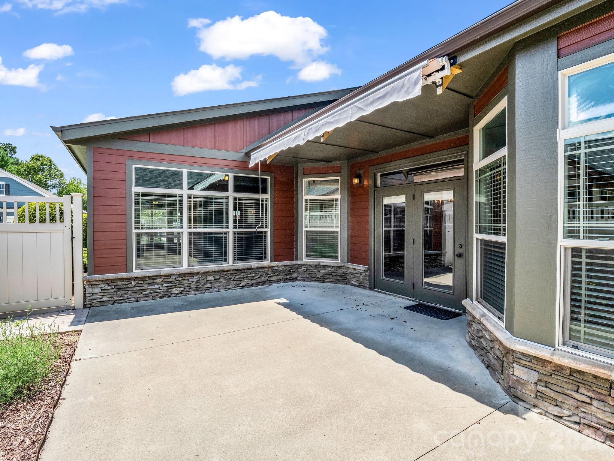 595 Summerfield Place — Flat Rock