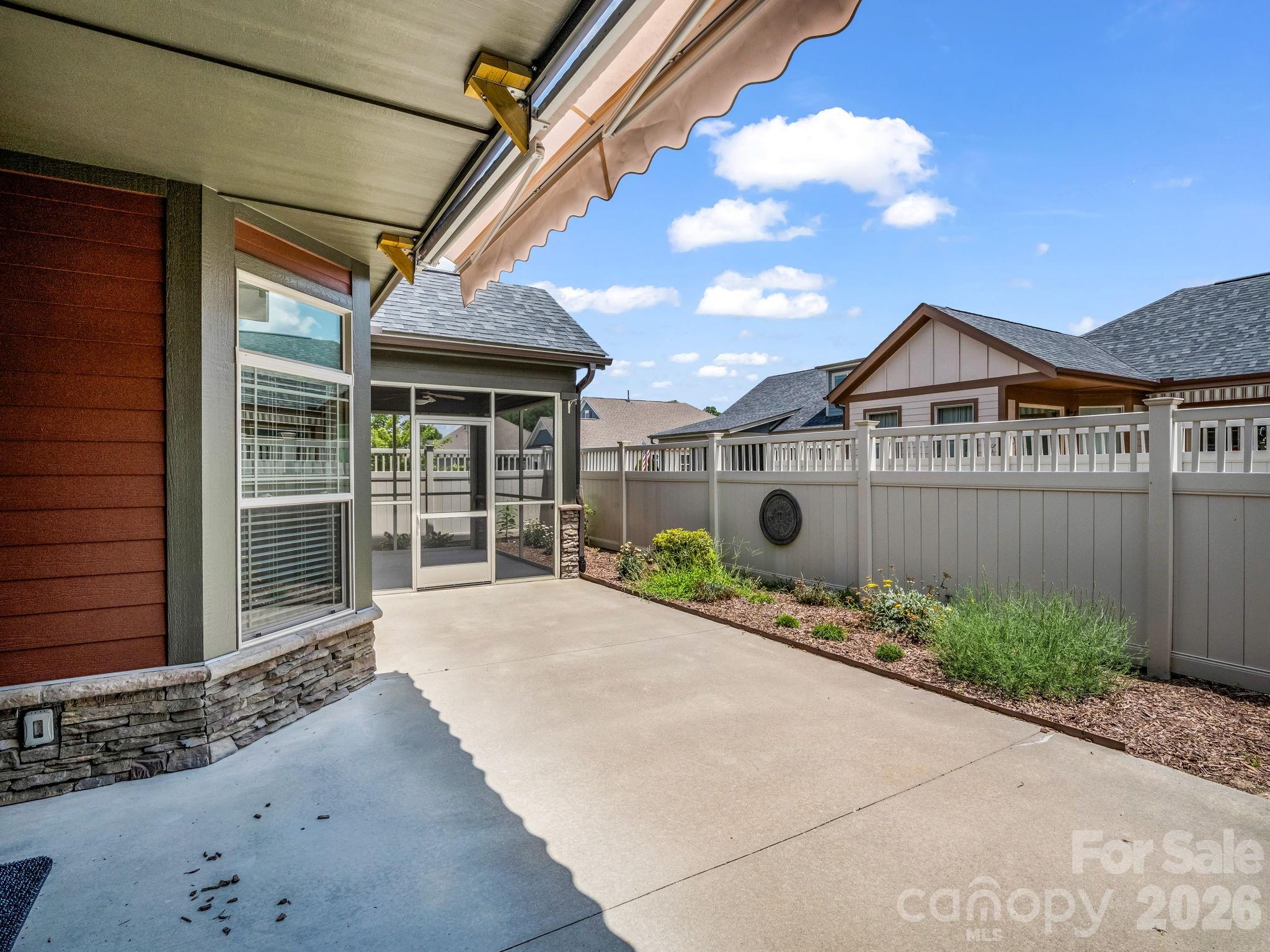 595 Summerfield Place — Flat Rock