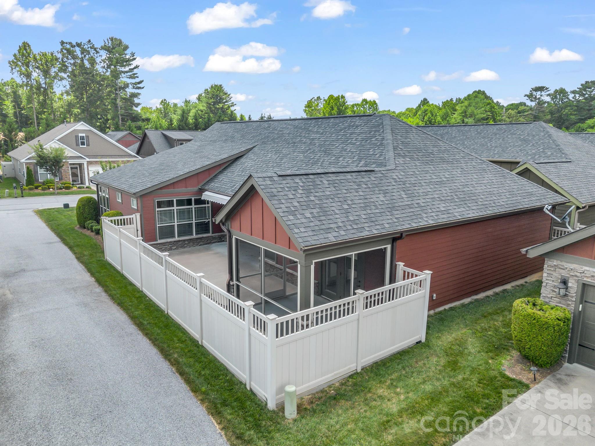 595 Summerfield Place — Flat Rock