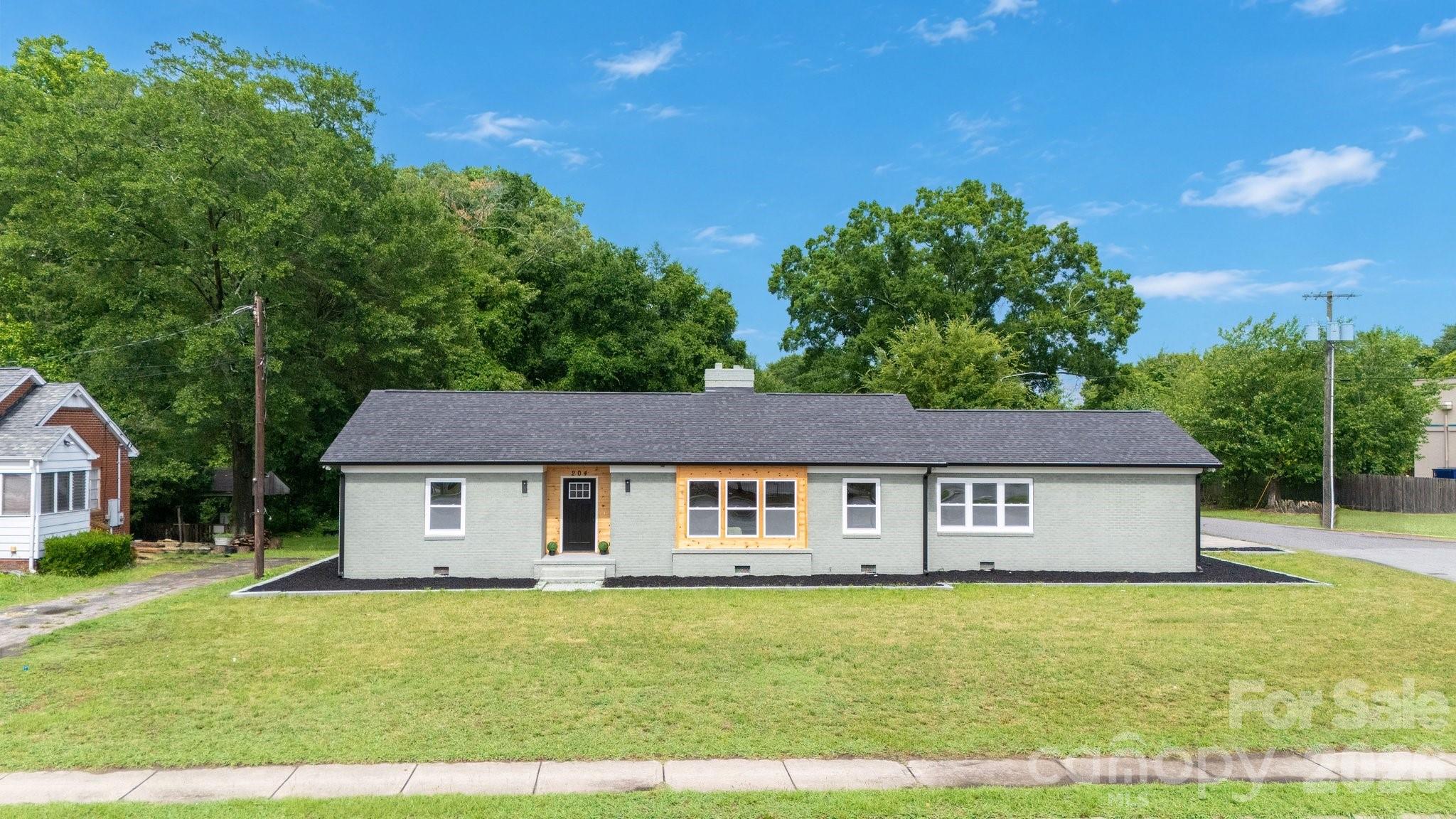 204 N Myrtle School Road — Gastonia