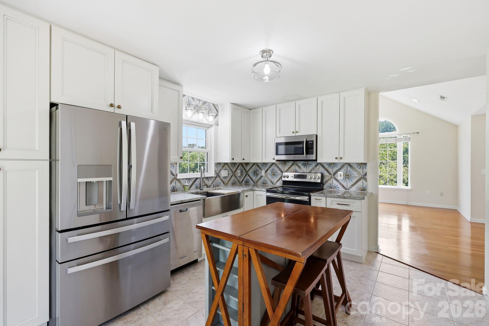 320 Meadowbrook Drive — Canton