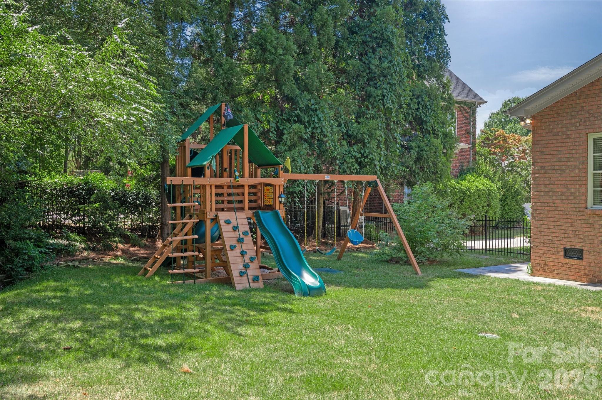 7102 Edenderry Drive — Charlotte