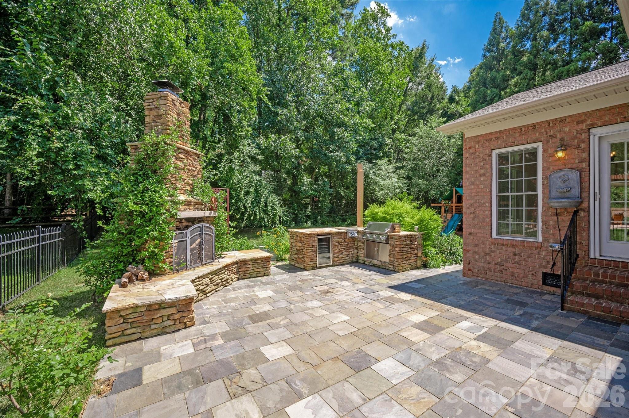 7102 Edenderry Drive — Charlotte