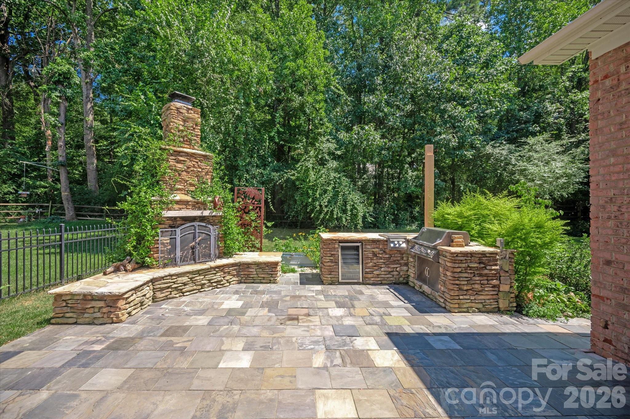 7102 Edenderry Drive — Charlotte