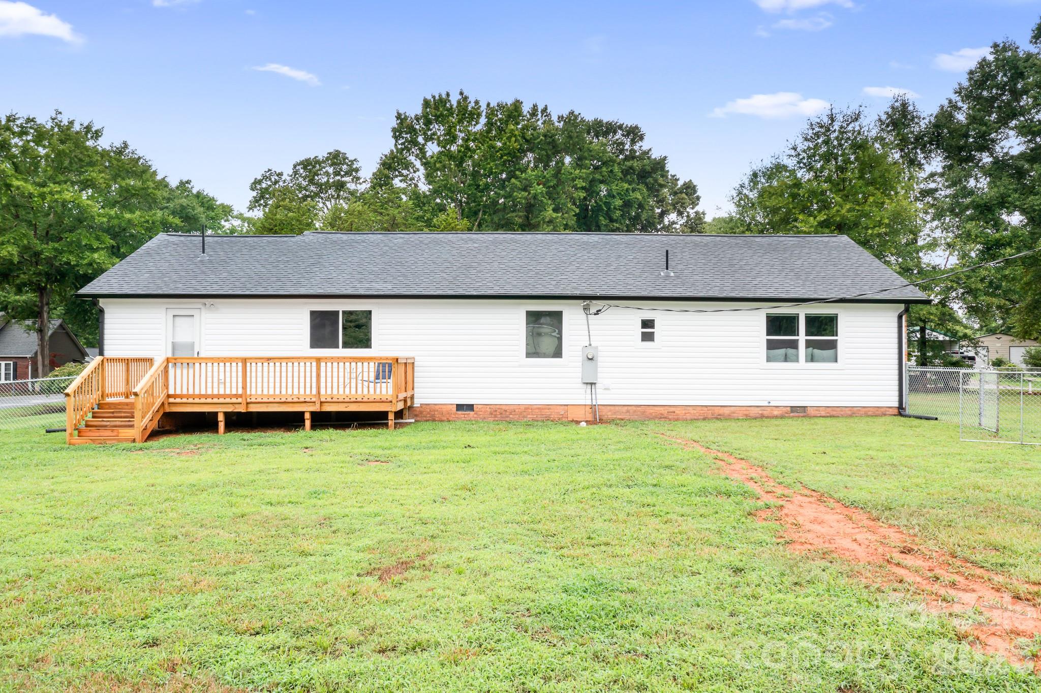 3388 Rhyne Forest Road — Iron Station