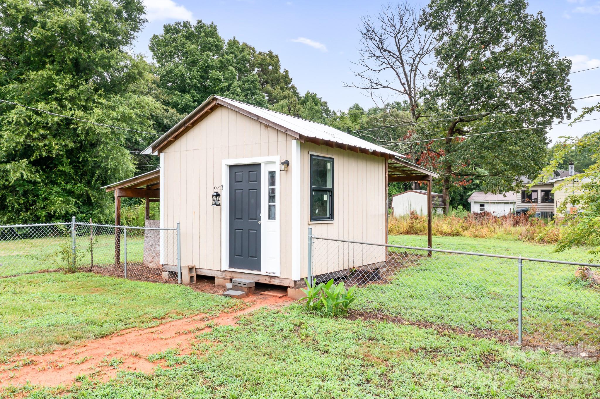 3388 Rhyne Forest Road — Iron Station