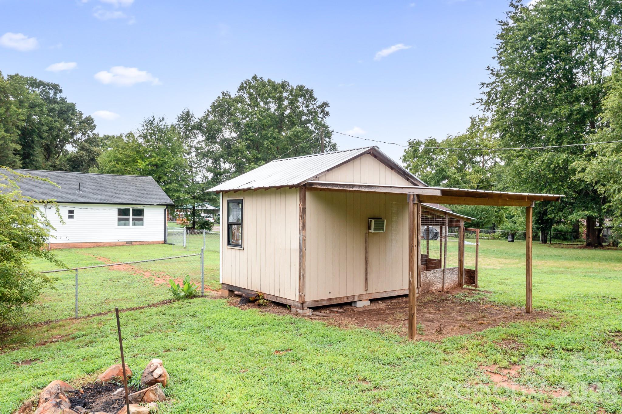 3388 Rhyne Forest Road — Iron Station
