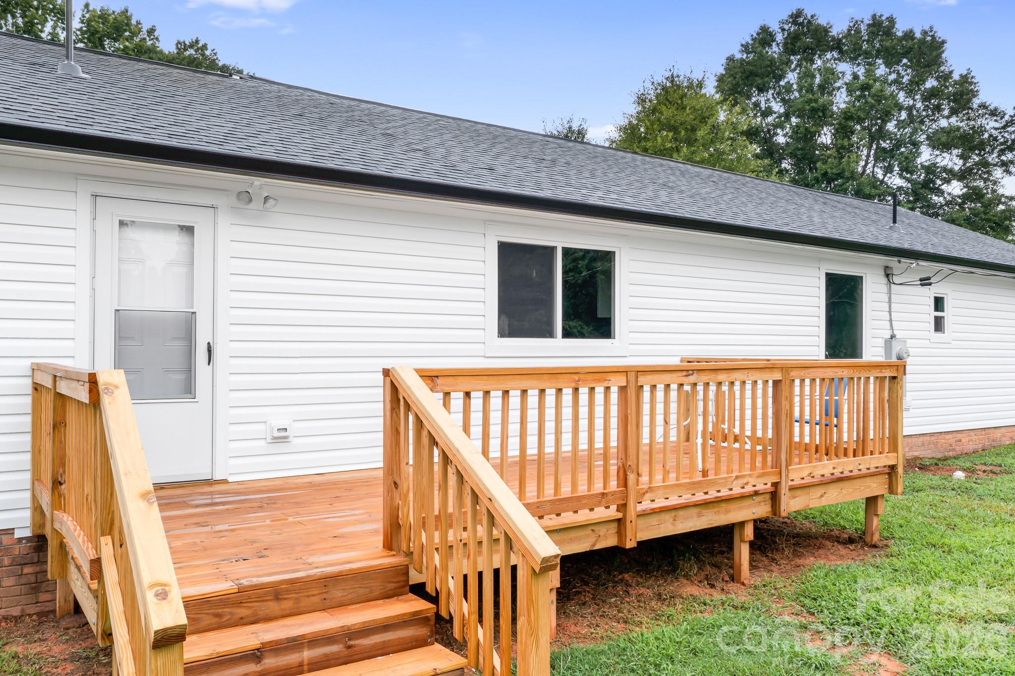3388 Rhyne Forest Road — Iron Station