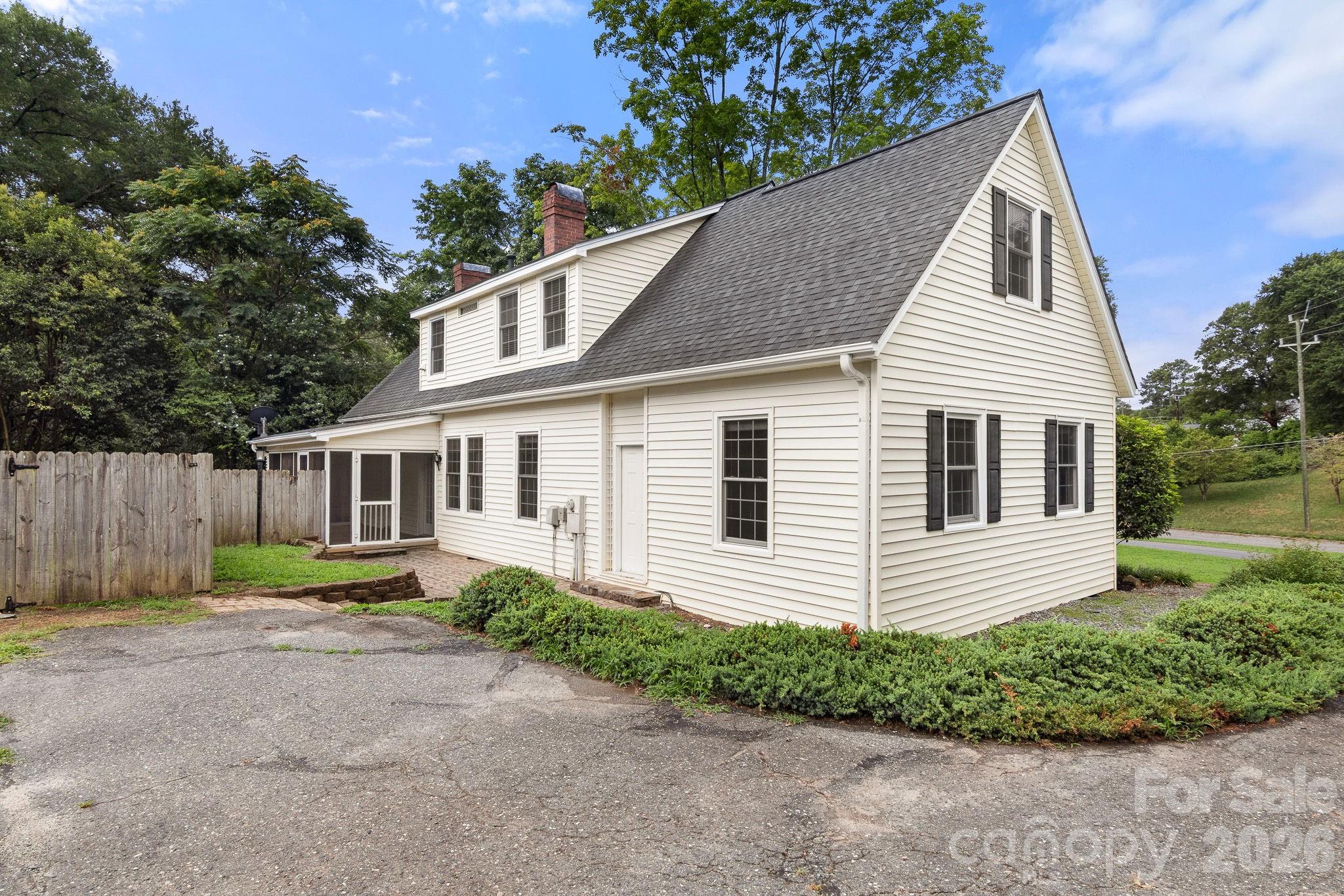 207 Edgemont Drive — Shelby