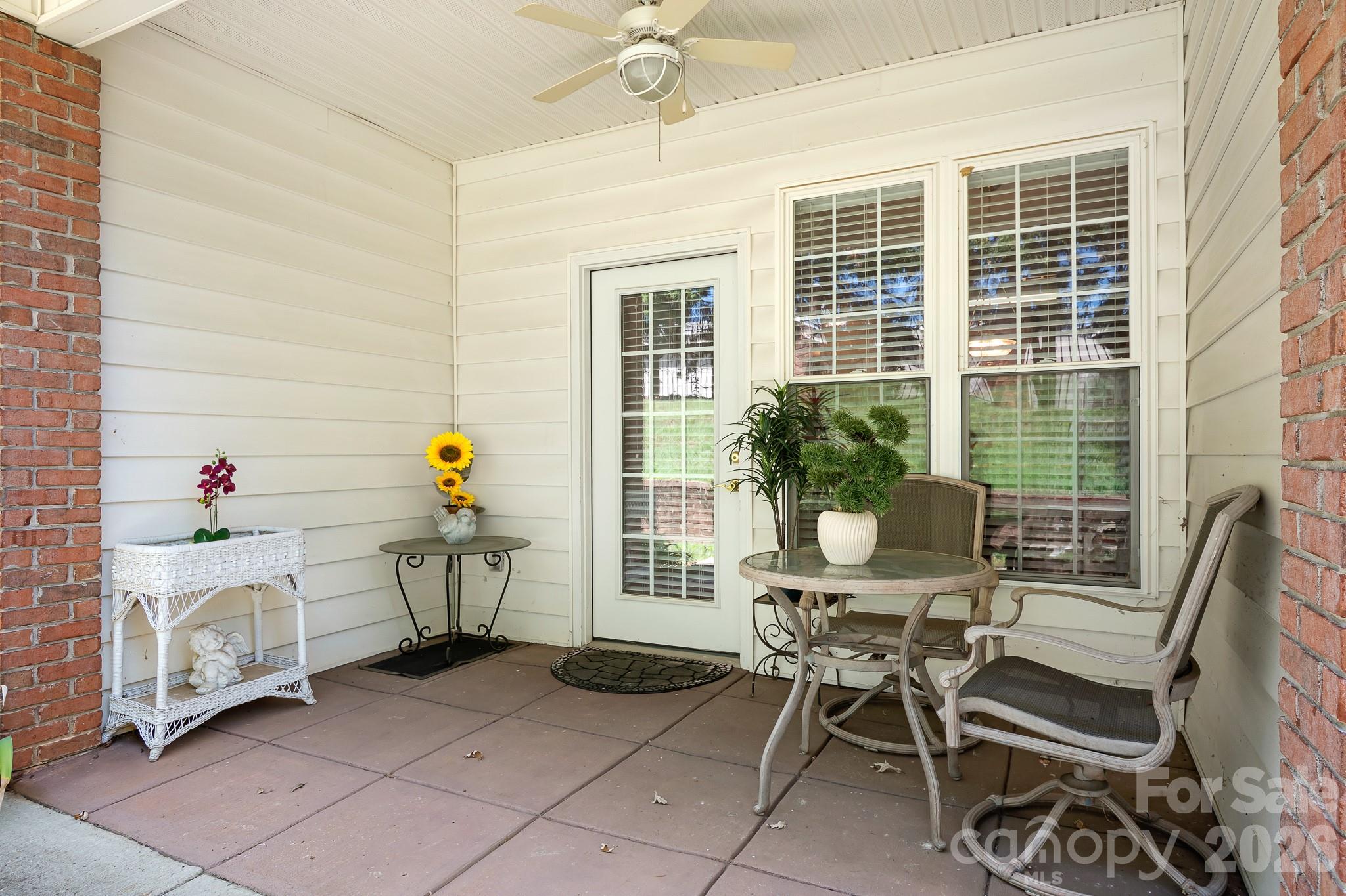 215 Knops Nob Road — Mooresville
