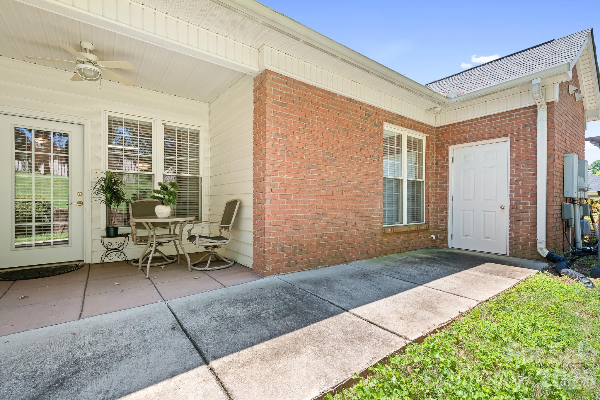 215 Knops Nob Road — Mooresville