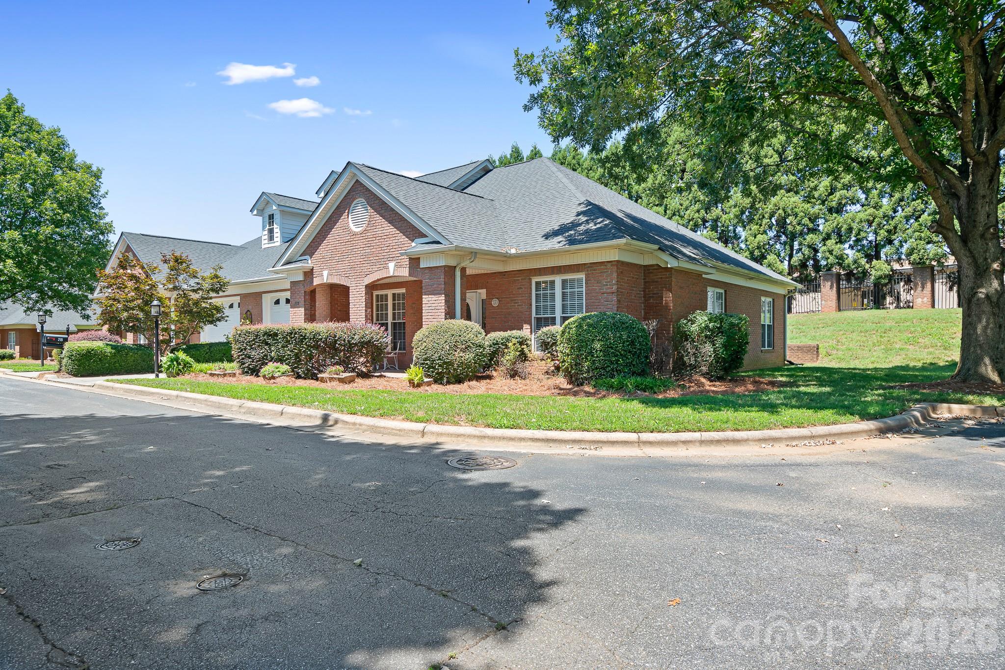 215 Knops Nob Road — Mooresville
