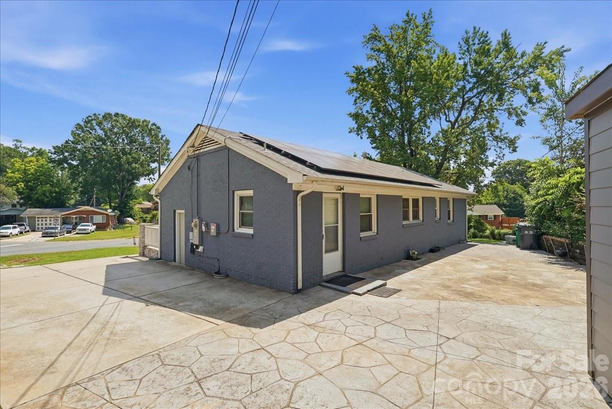 4324 Hidden Valley Road — Charlotte