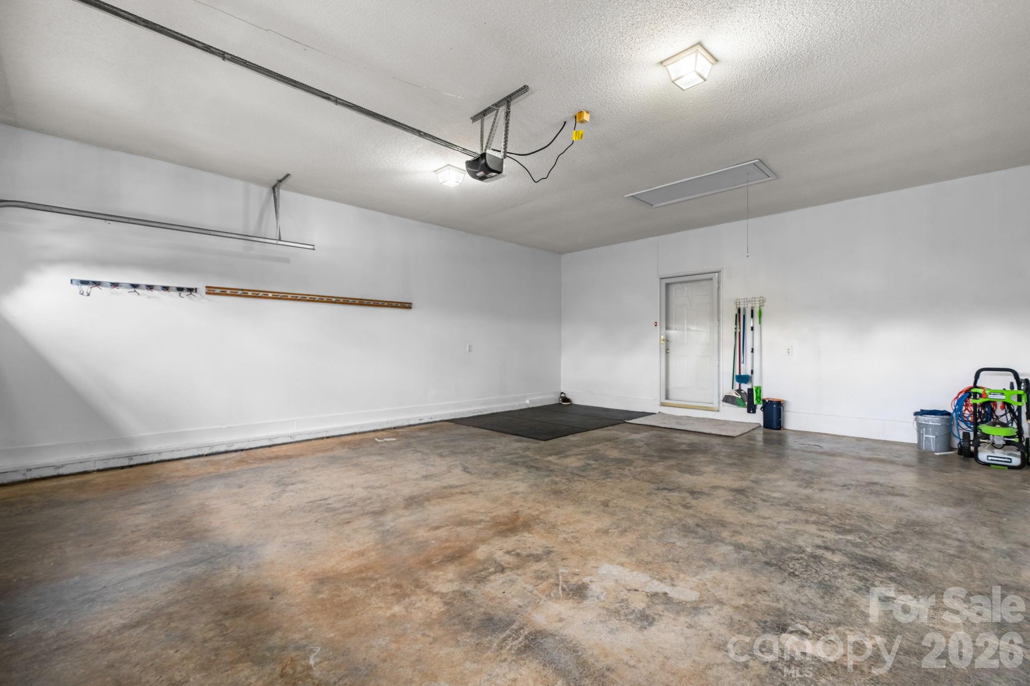 3992 Brickfield Street — Hickory