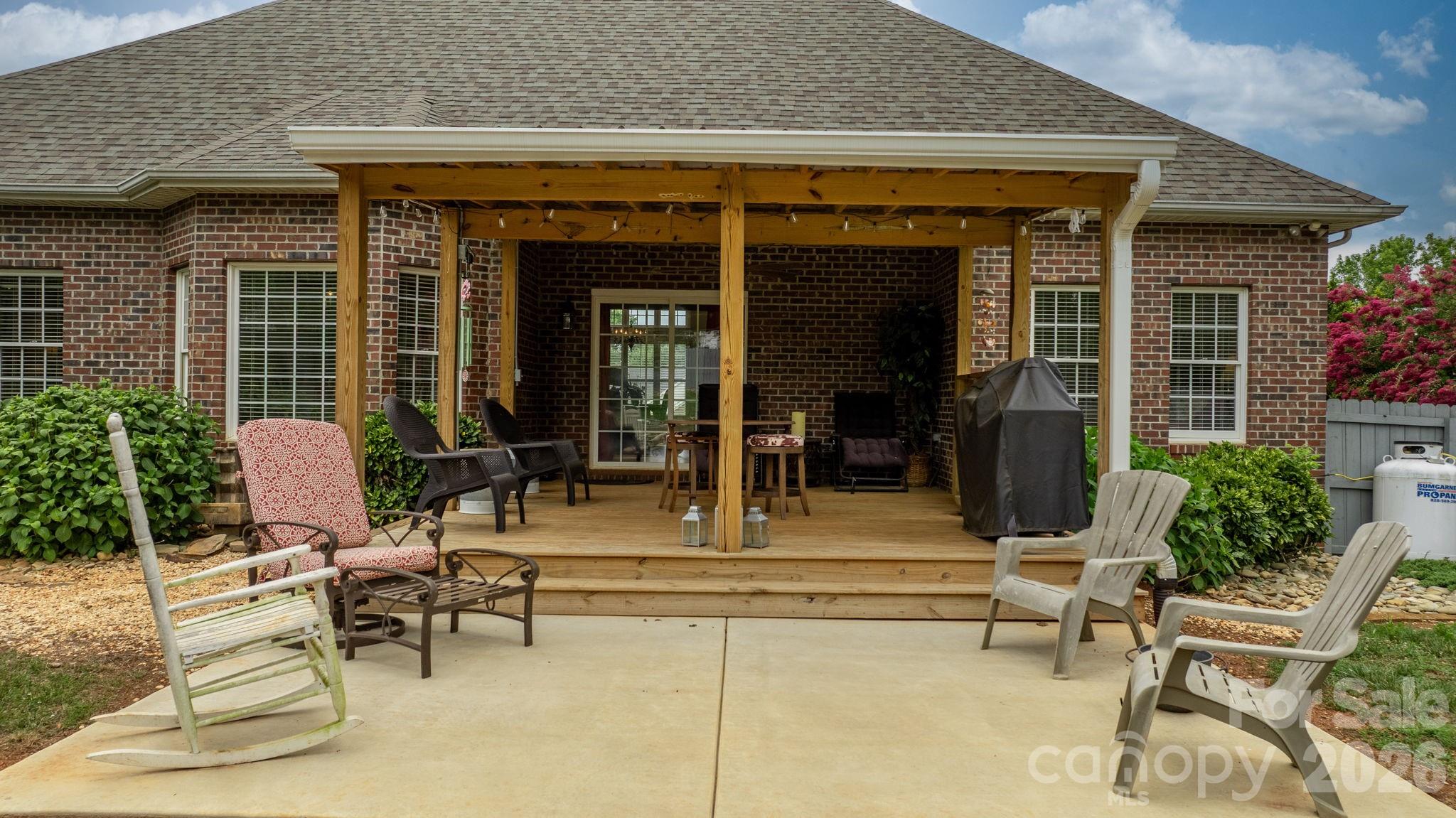 3992 Brickfield Street — Hickory