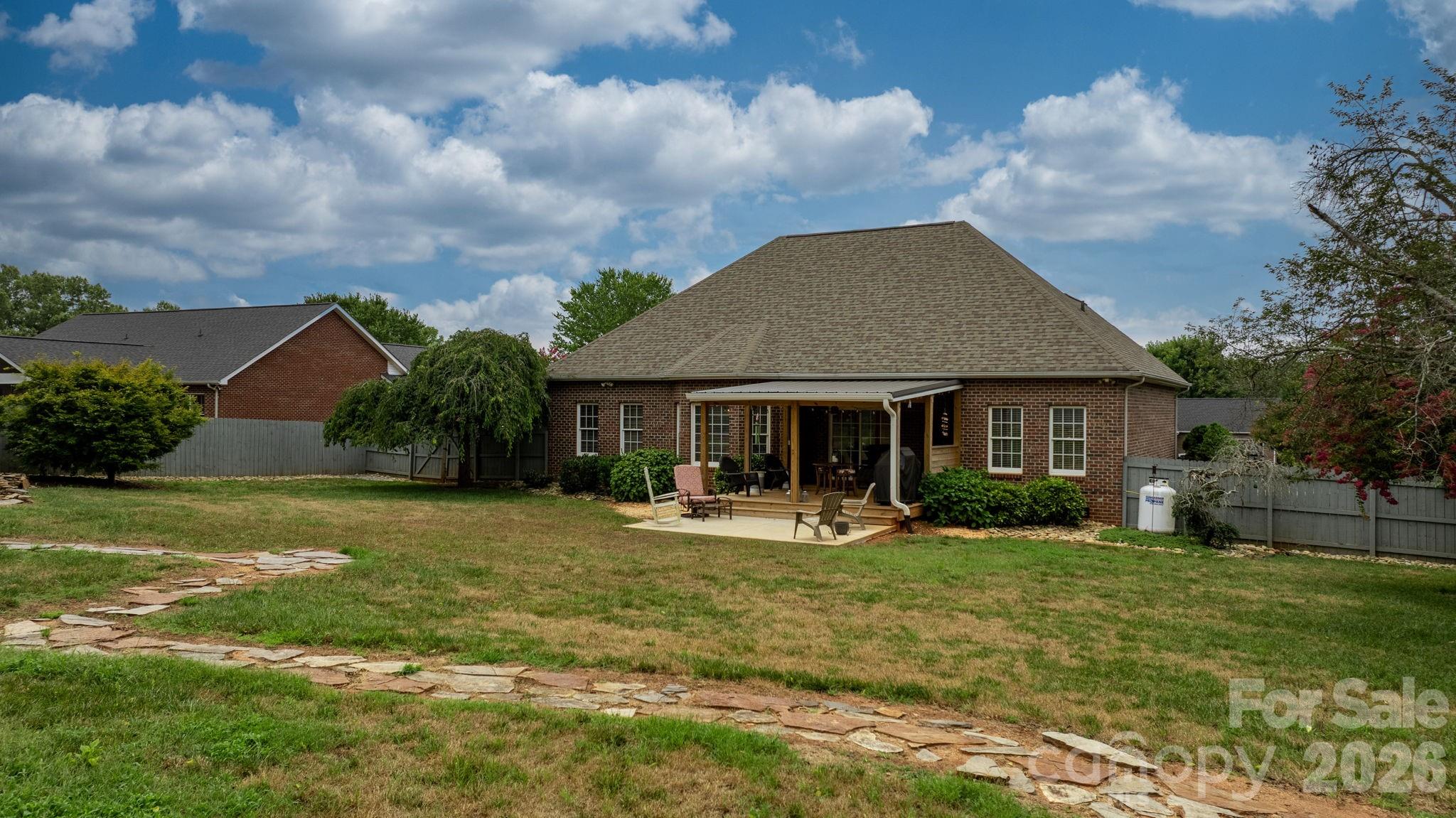 3992 Brickfield Street — Hickory