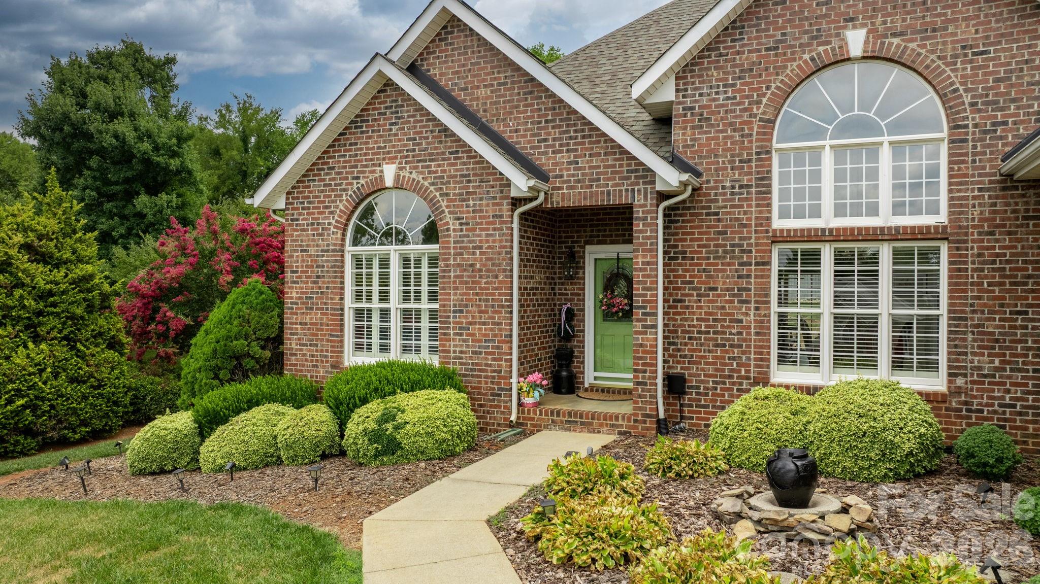 3992 Brickfield Street — Hickory