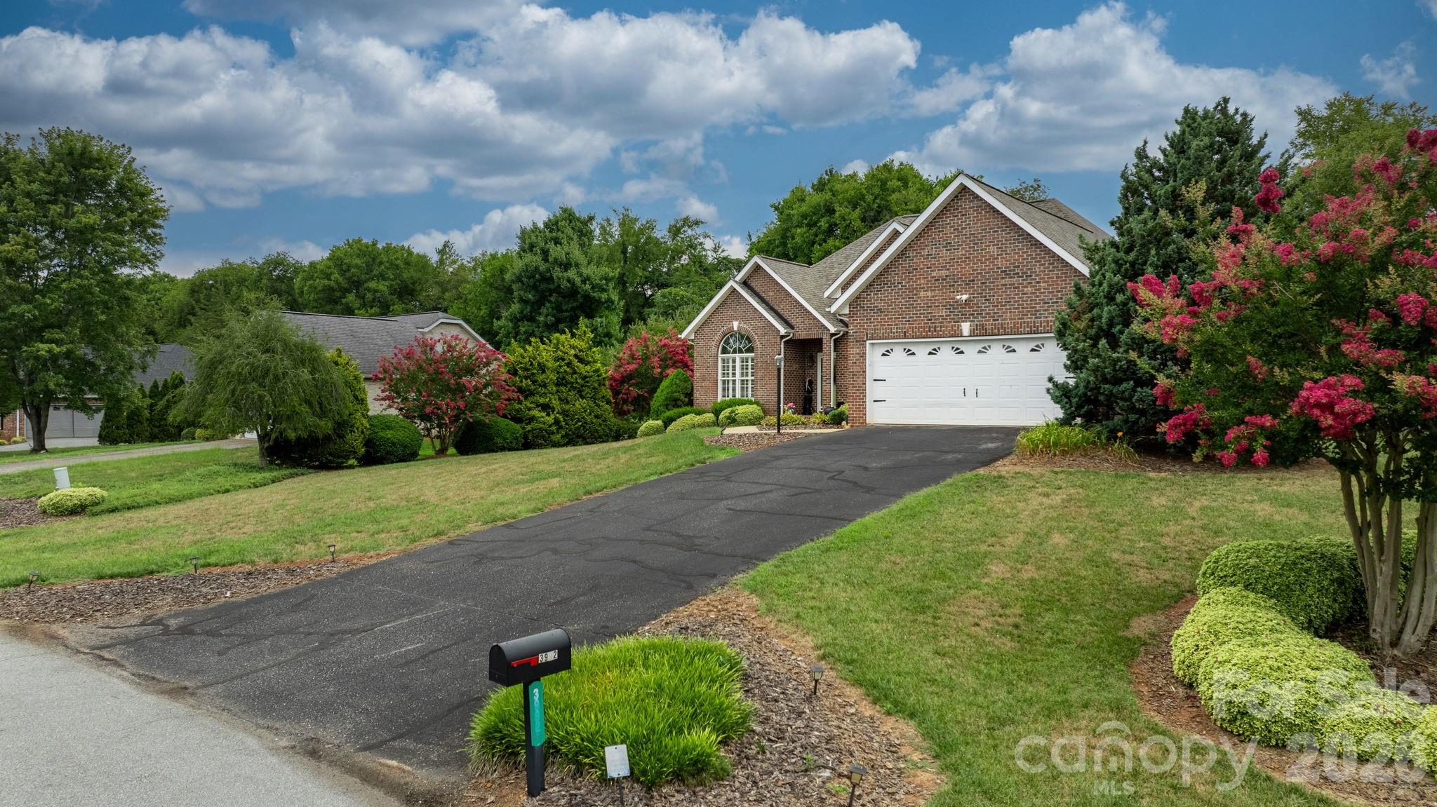 3992 Brickfield Street — Hickory