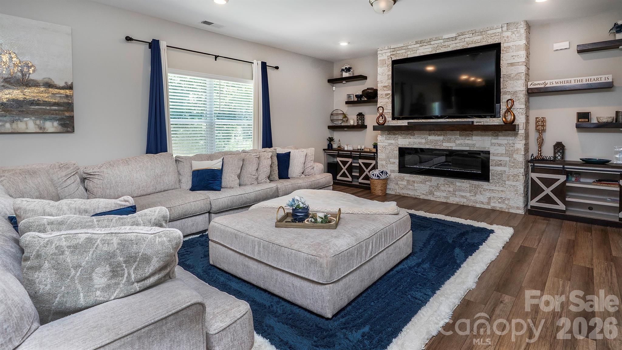 255 Kerri Dawn Lane — Locust