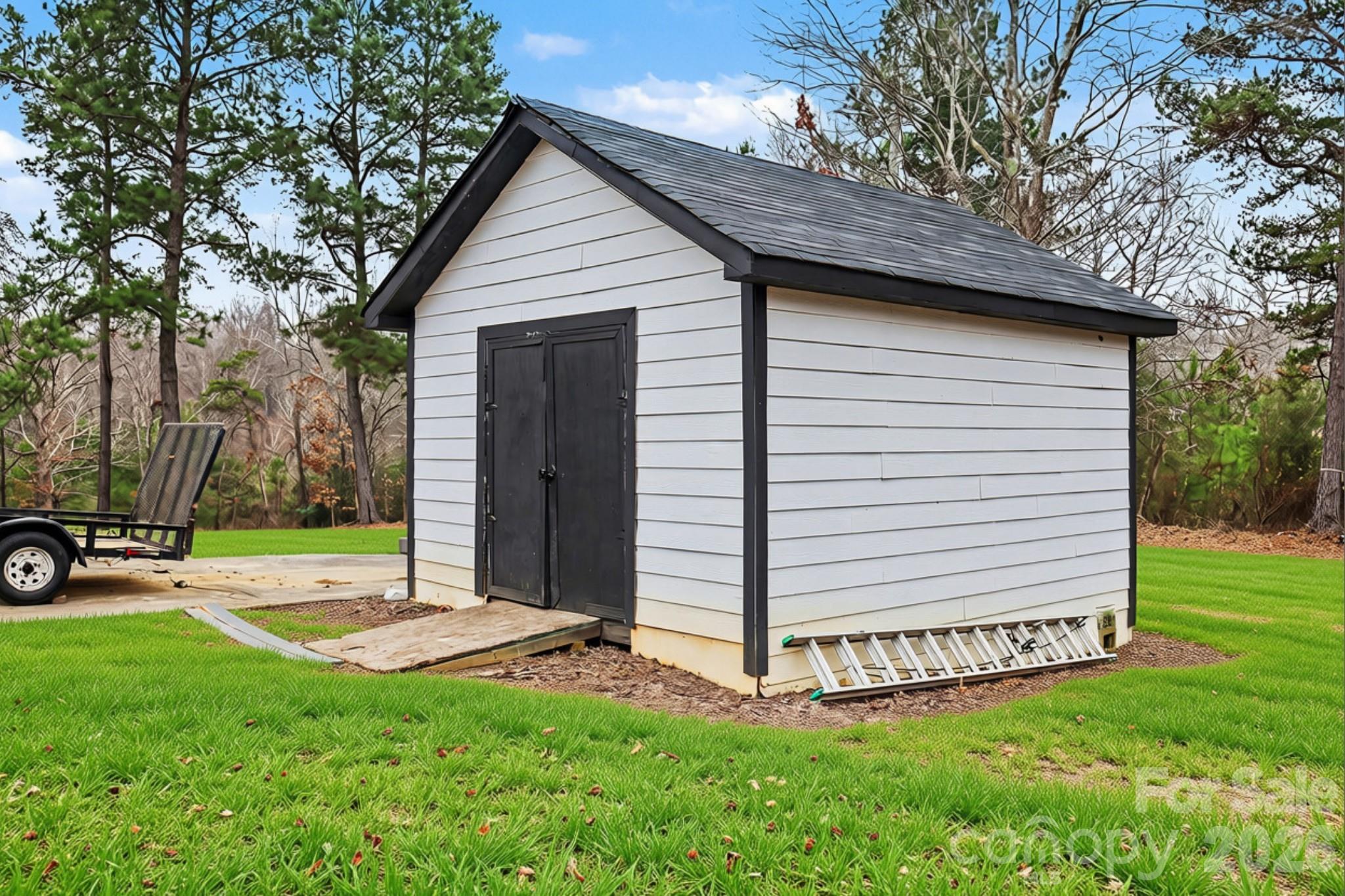 504 Six Mile Creek Road — Lancaster