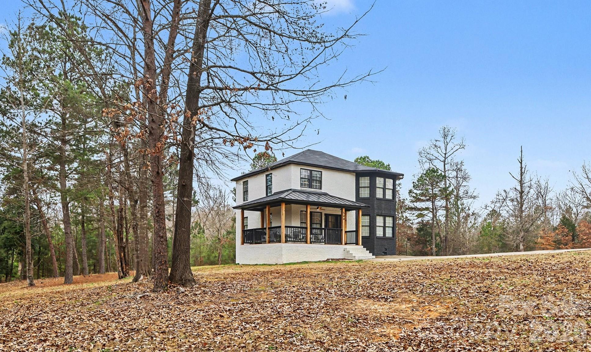 504 Six Mile Creek Road — Lancaster