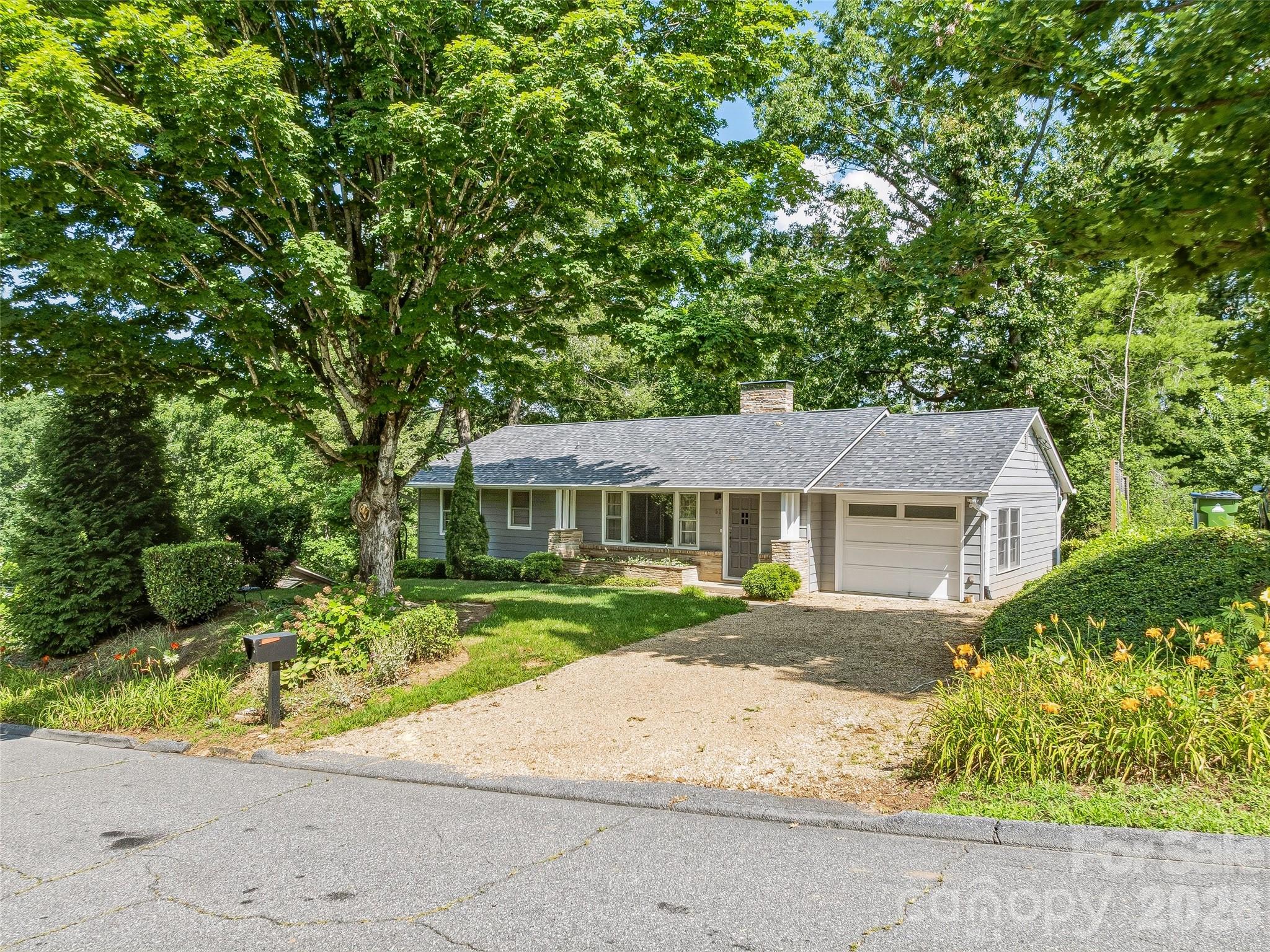 66 Hampden Road — Asheville