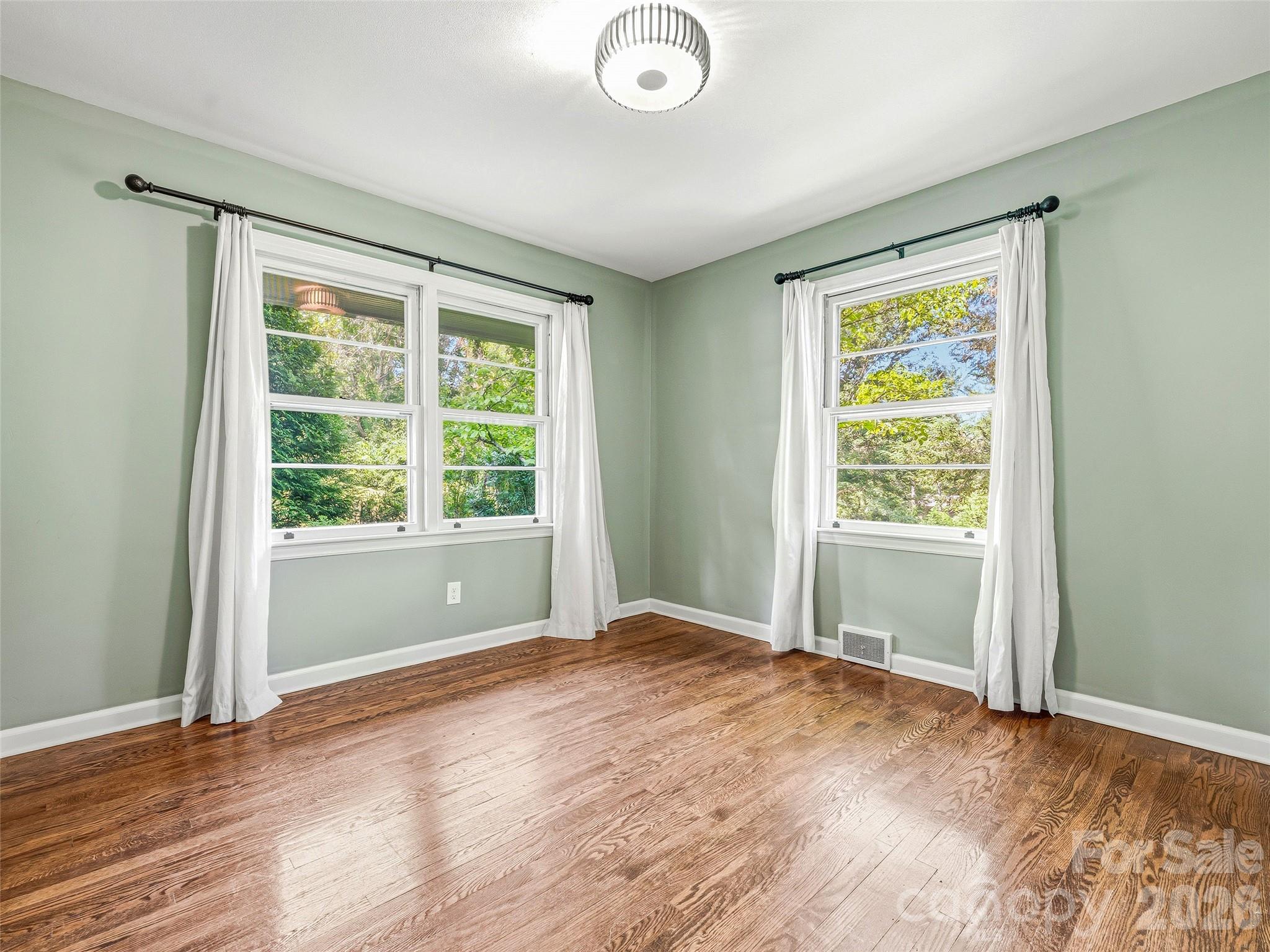 66 Hampden Road — Asheville