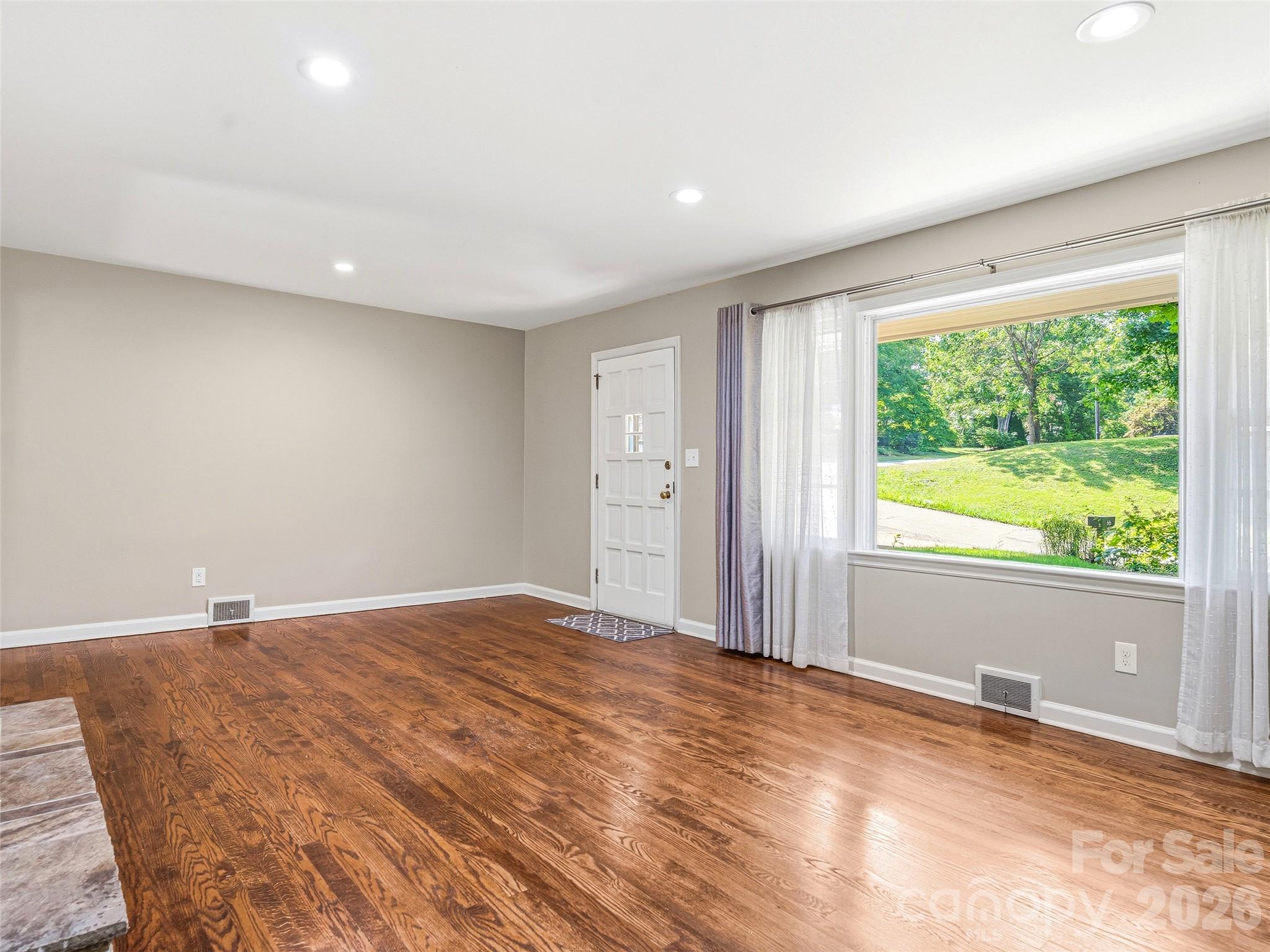 66 Hampden Road — Asheville