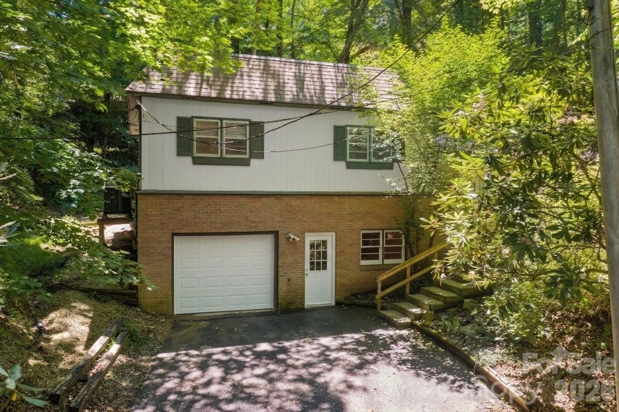121 Horseshoe Drive — Boone