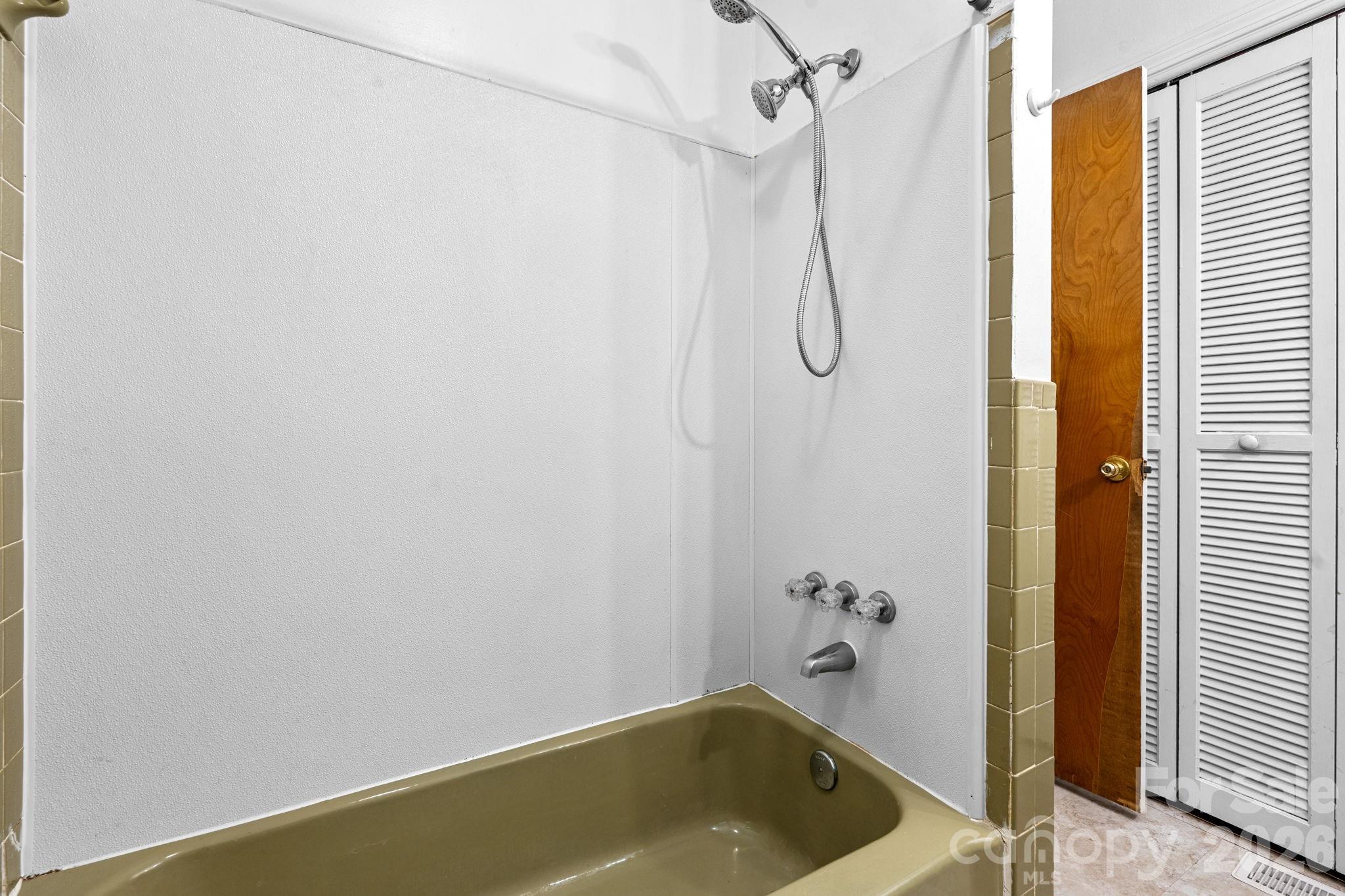 121 Horseshoe Drive — Boone