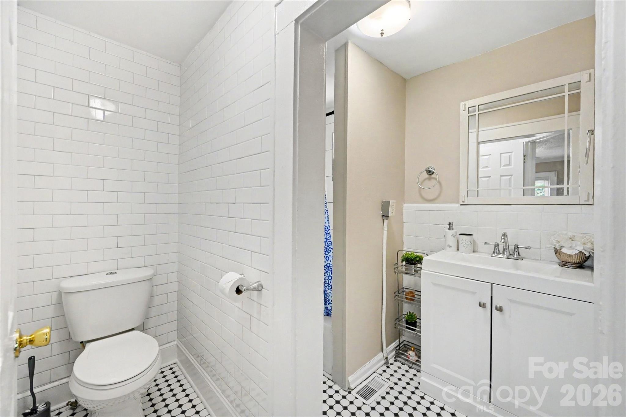 1309 Dearborn Avenue — Charlotte