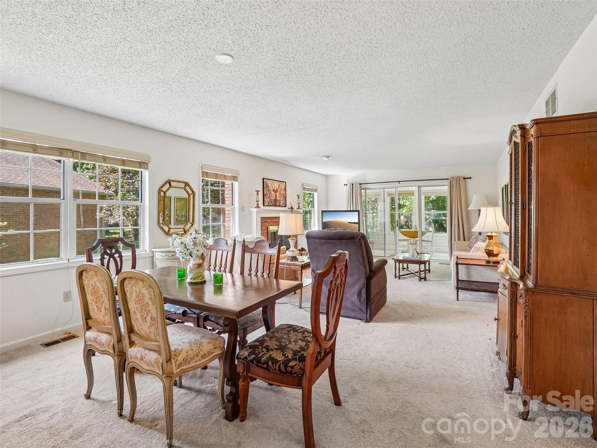 313 Somerton Court — Hendersonville