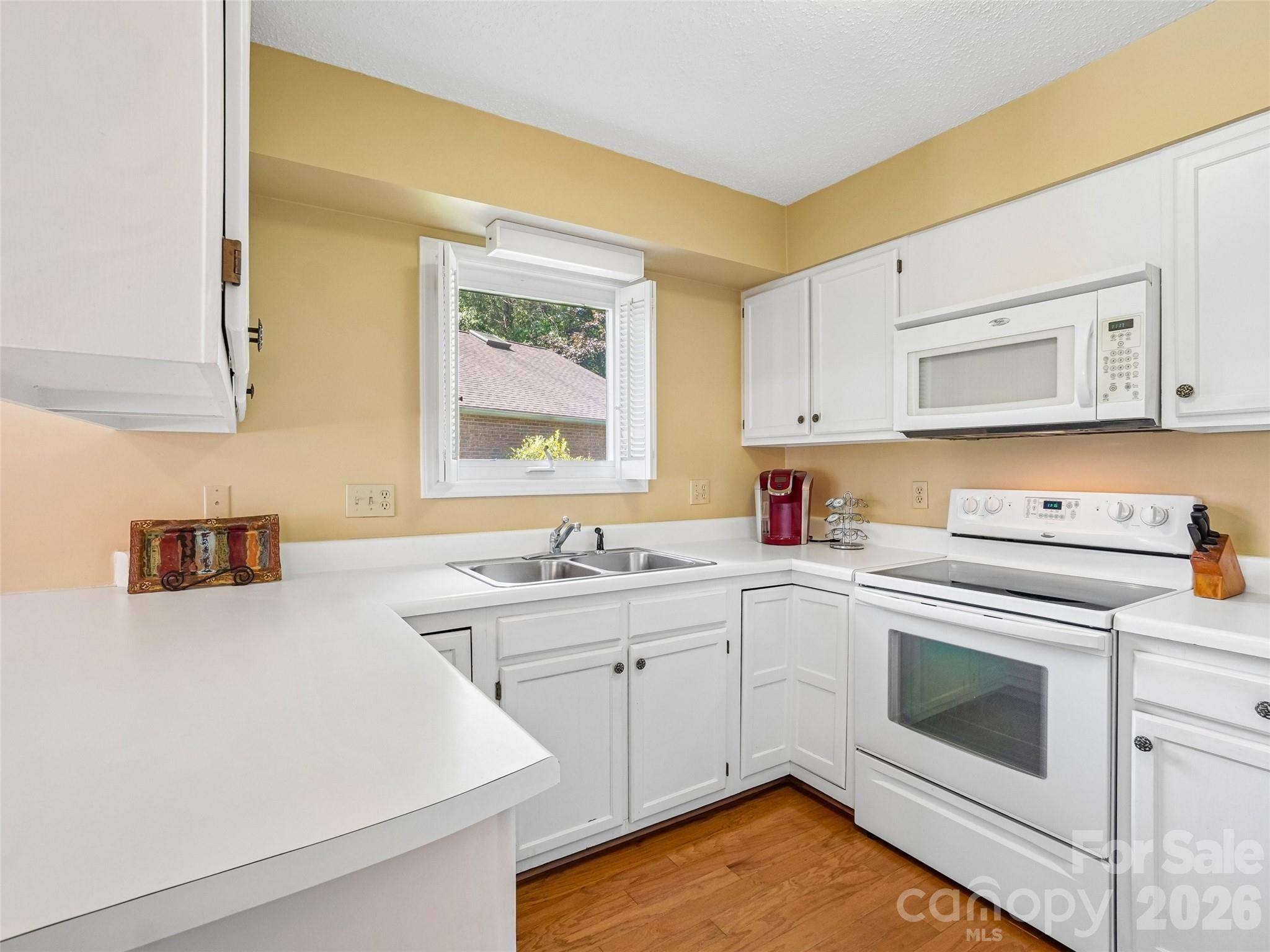 313 Somerton Court — Hendersonville