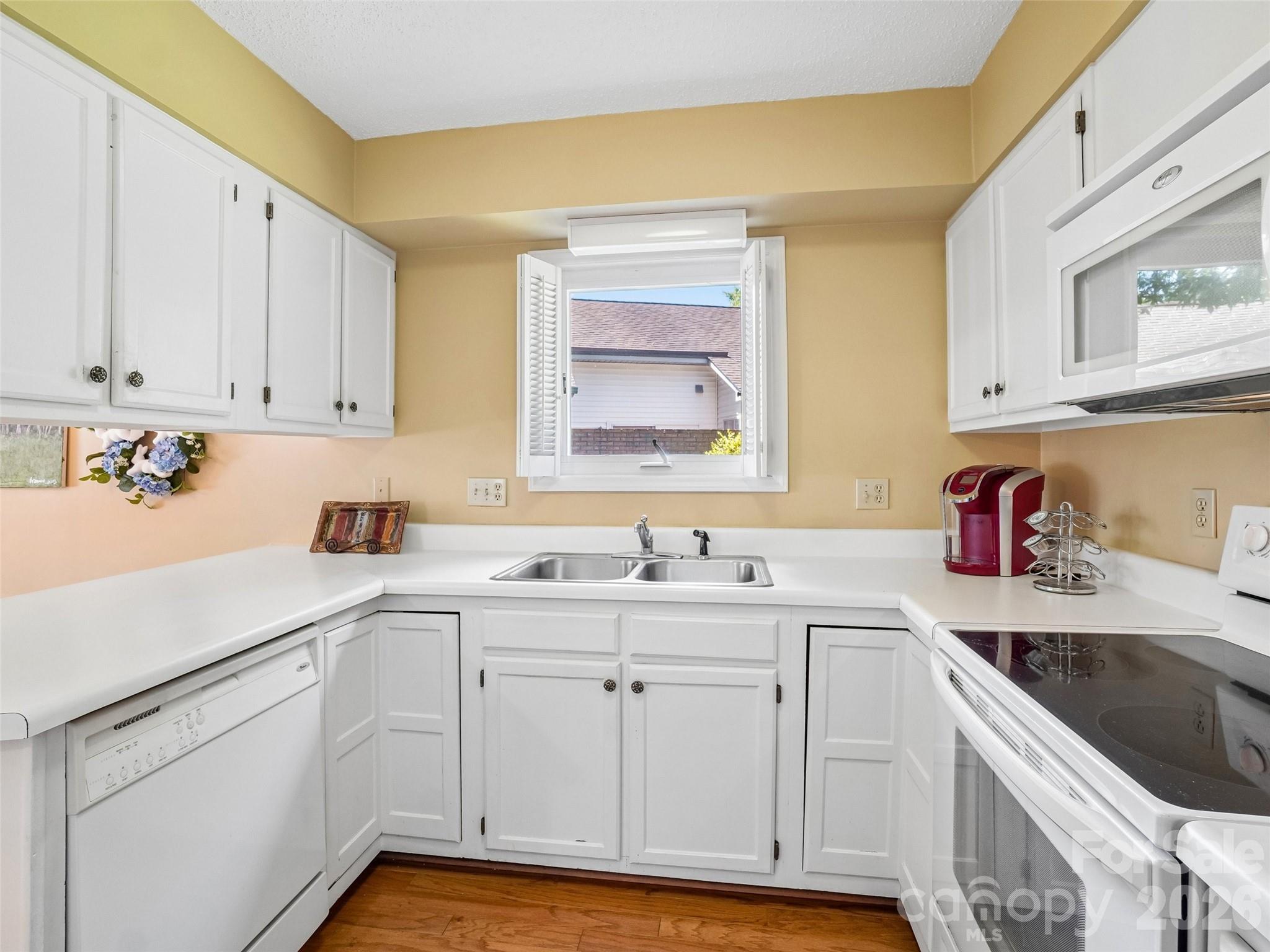 313 Somerton Court — Hendersonville
