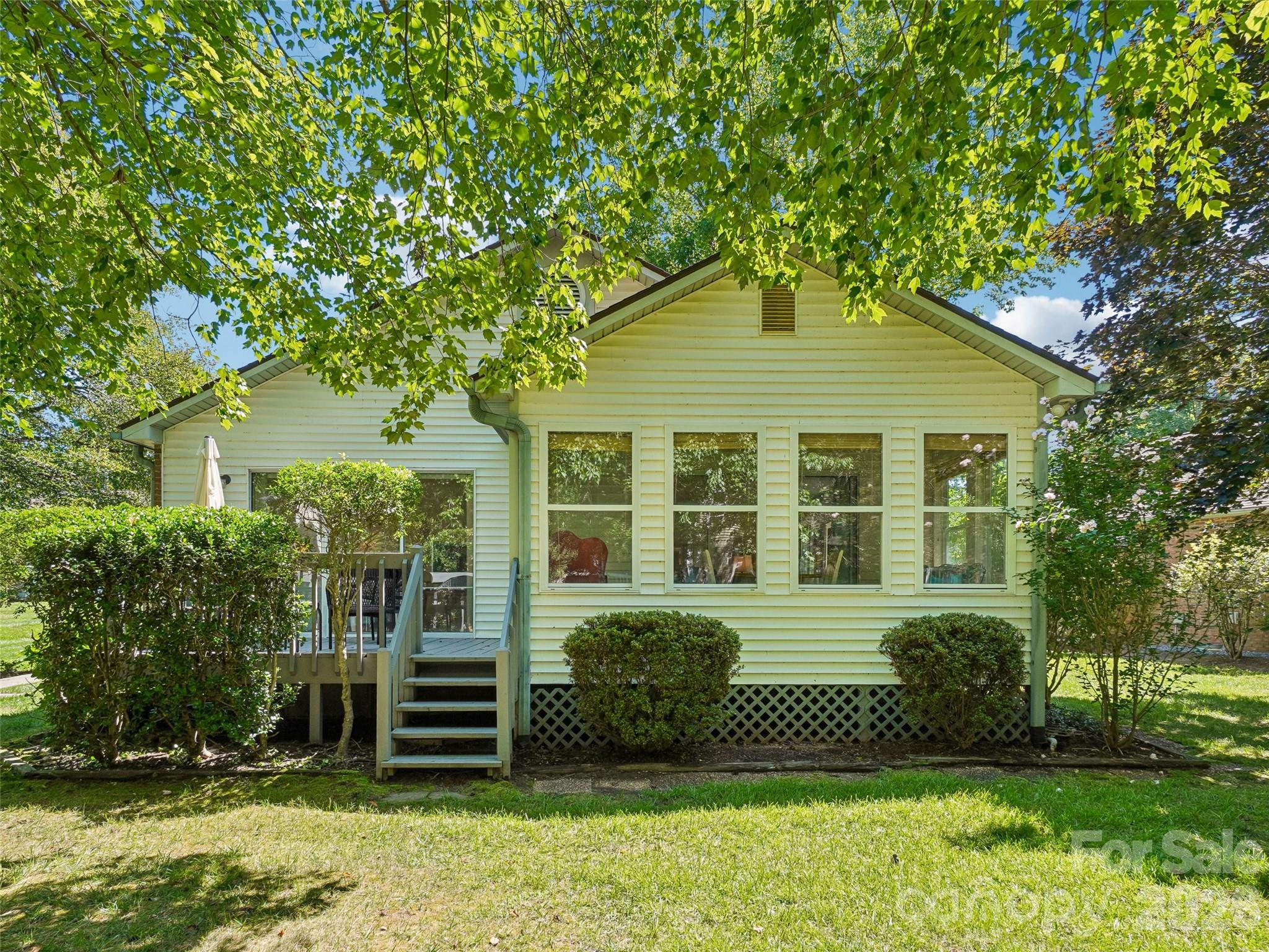 313 Somerton Court — Hendersonville