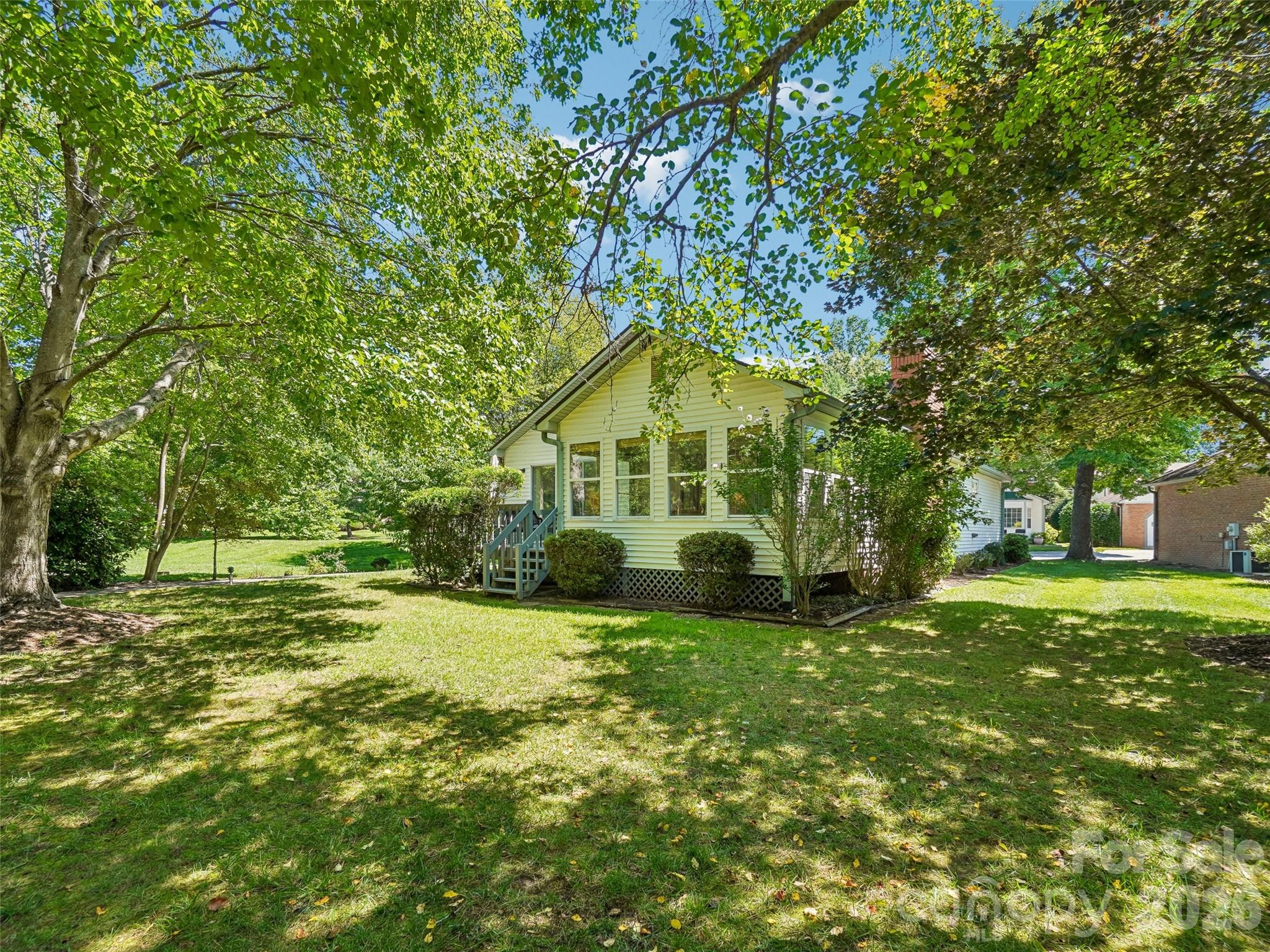 313 Somerton Court — Hendersonville