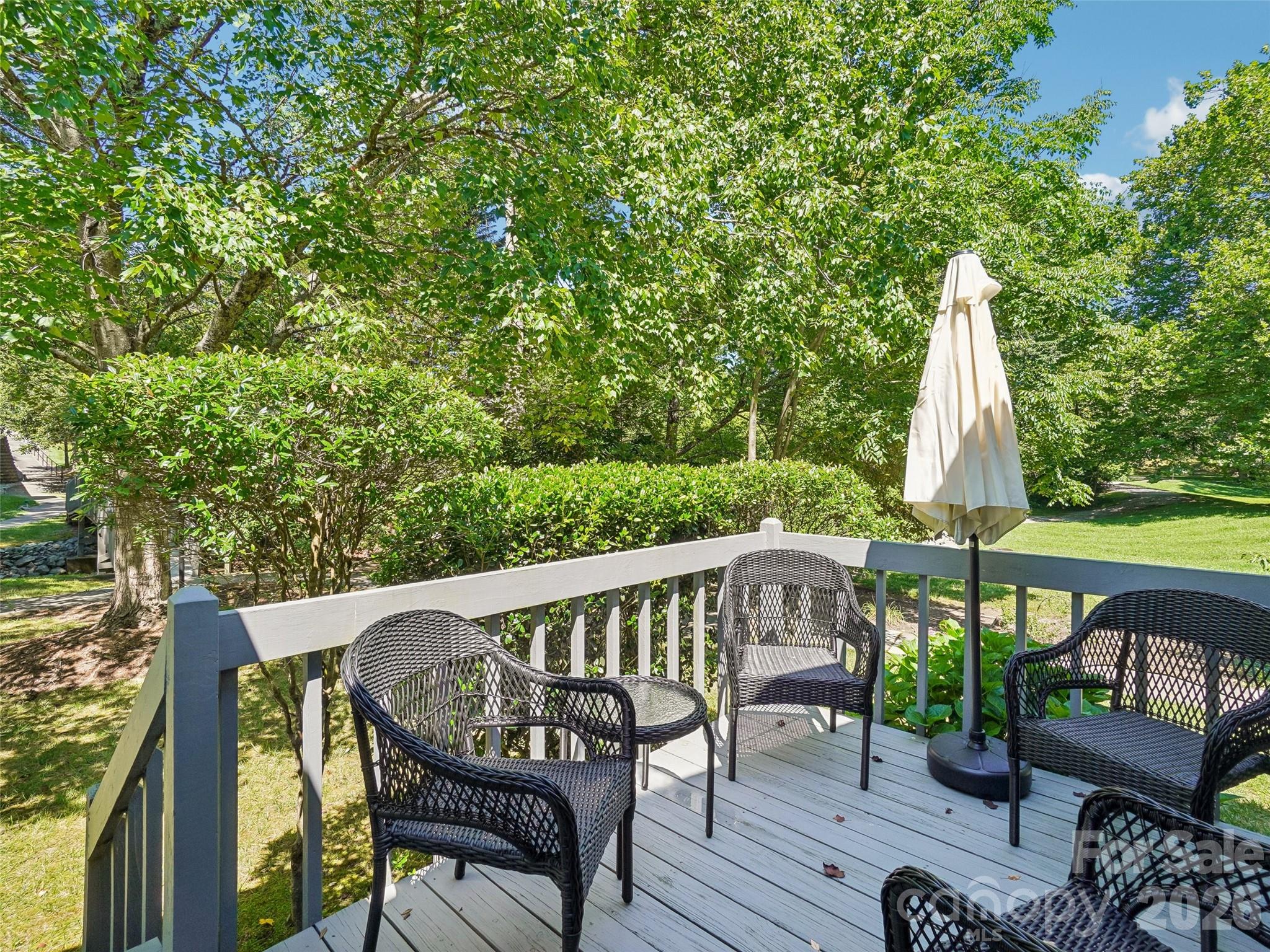 313 Somerton Court — Hendersonville