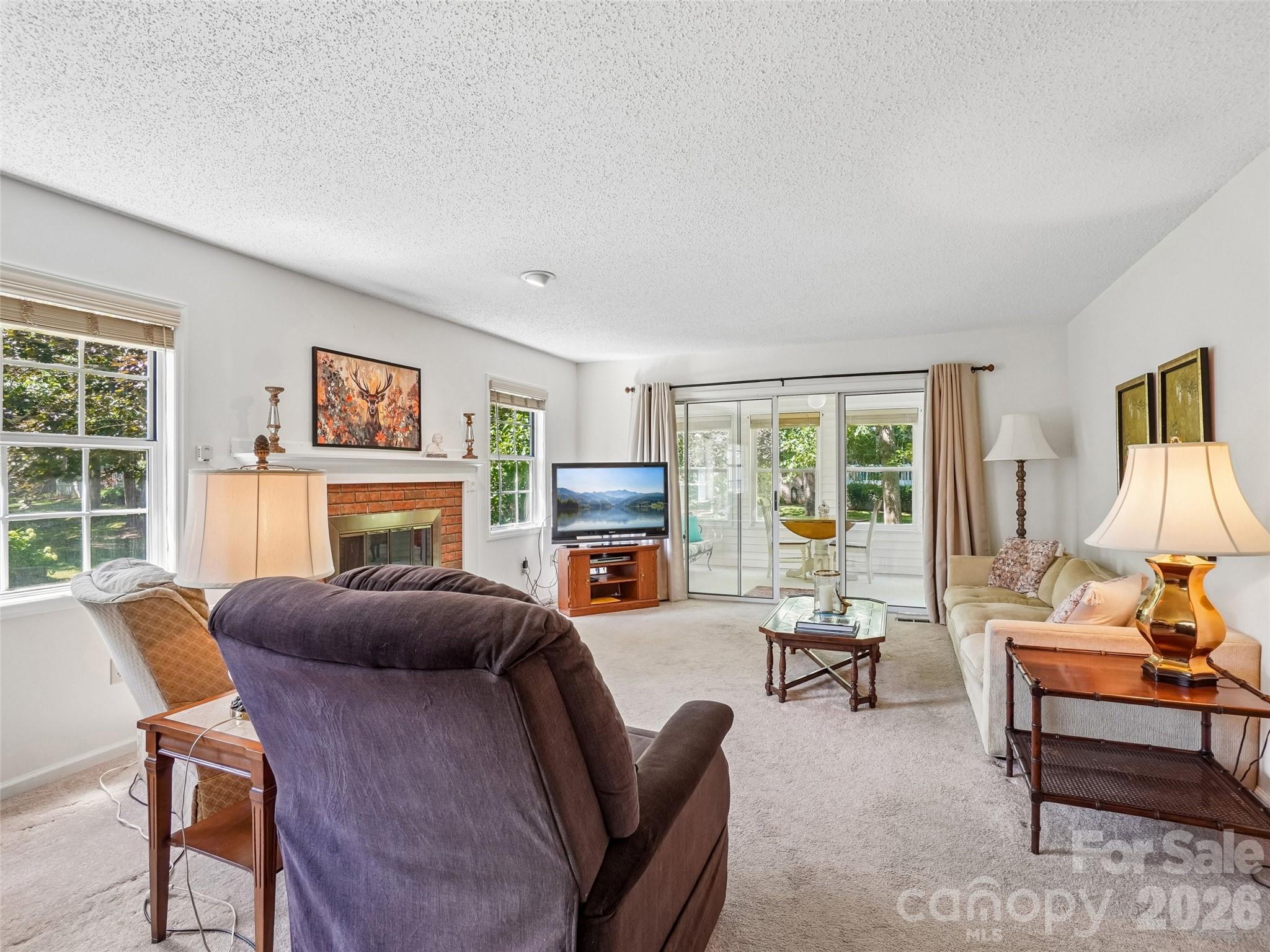 313 Somerton Court — Hendersonville