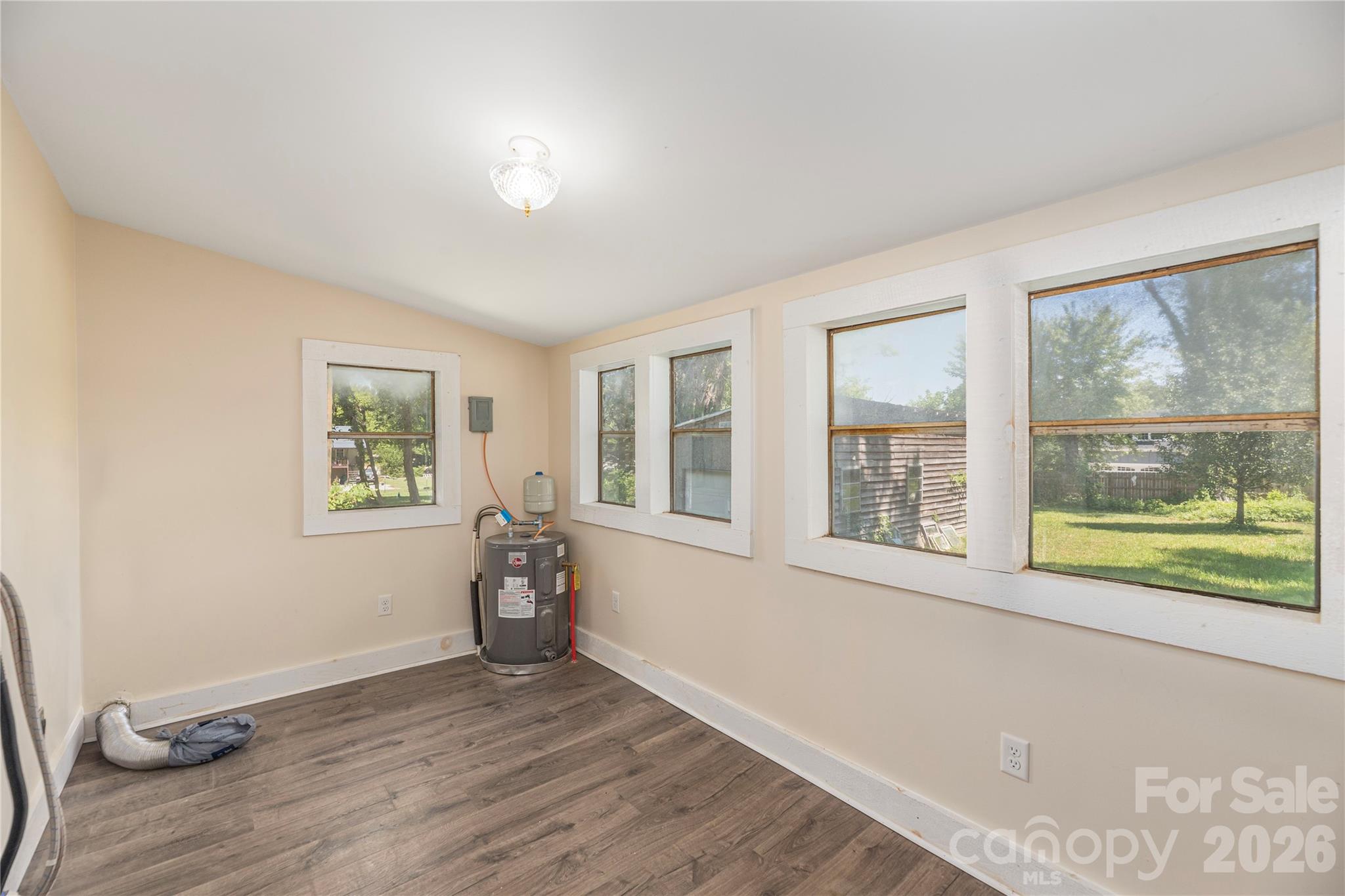 308 Substation Street — Hendersonville