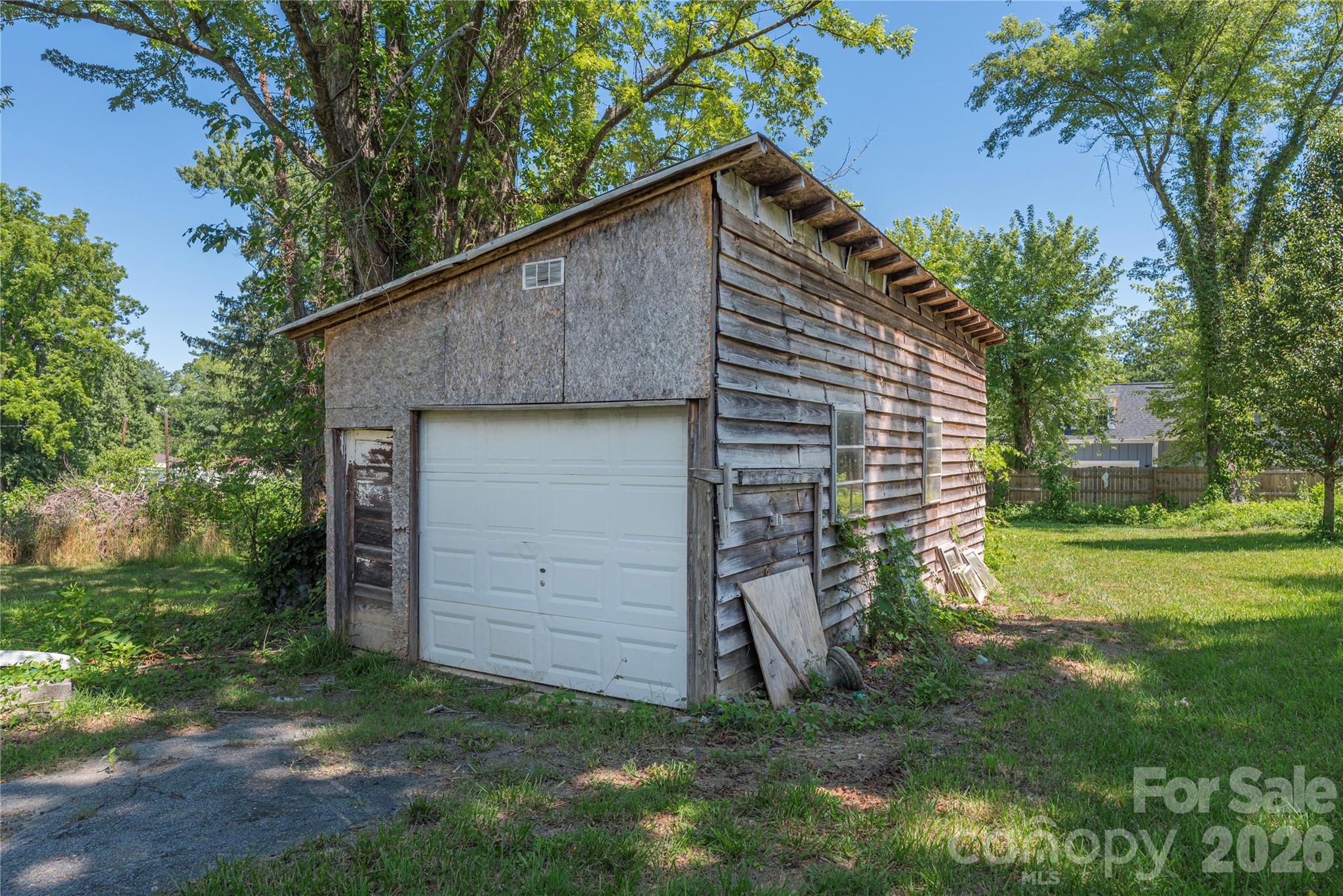308 Substation Street — Hendersonville