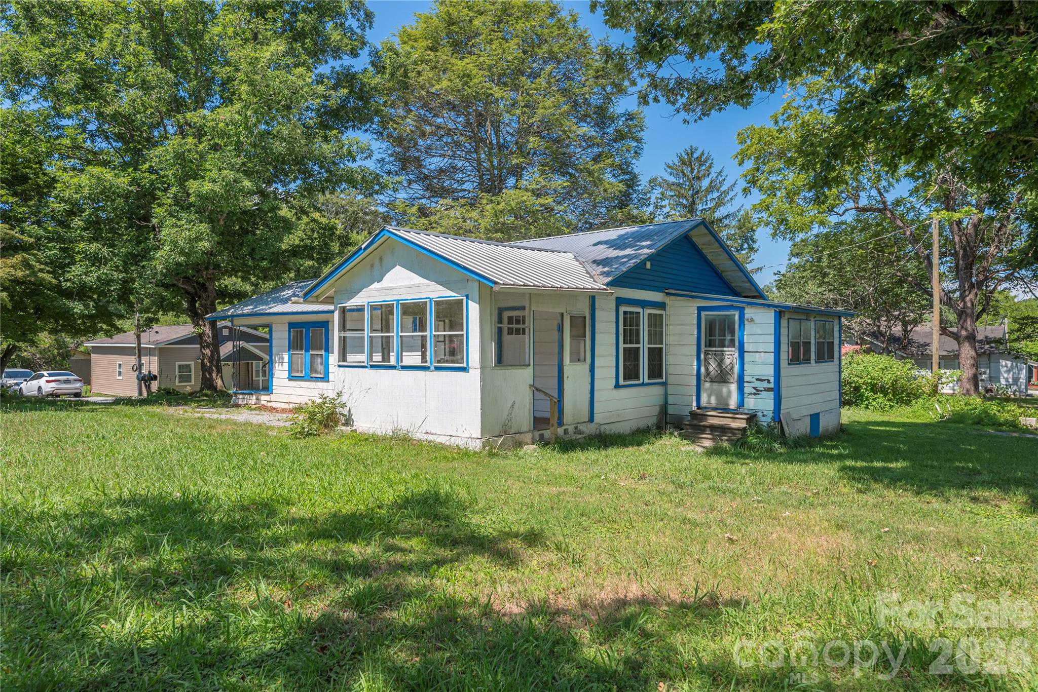 308 Substation Street — Hendersonville