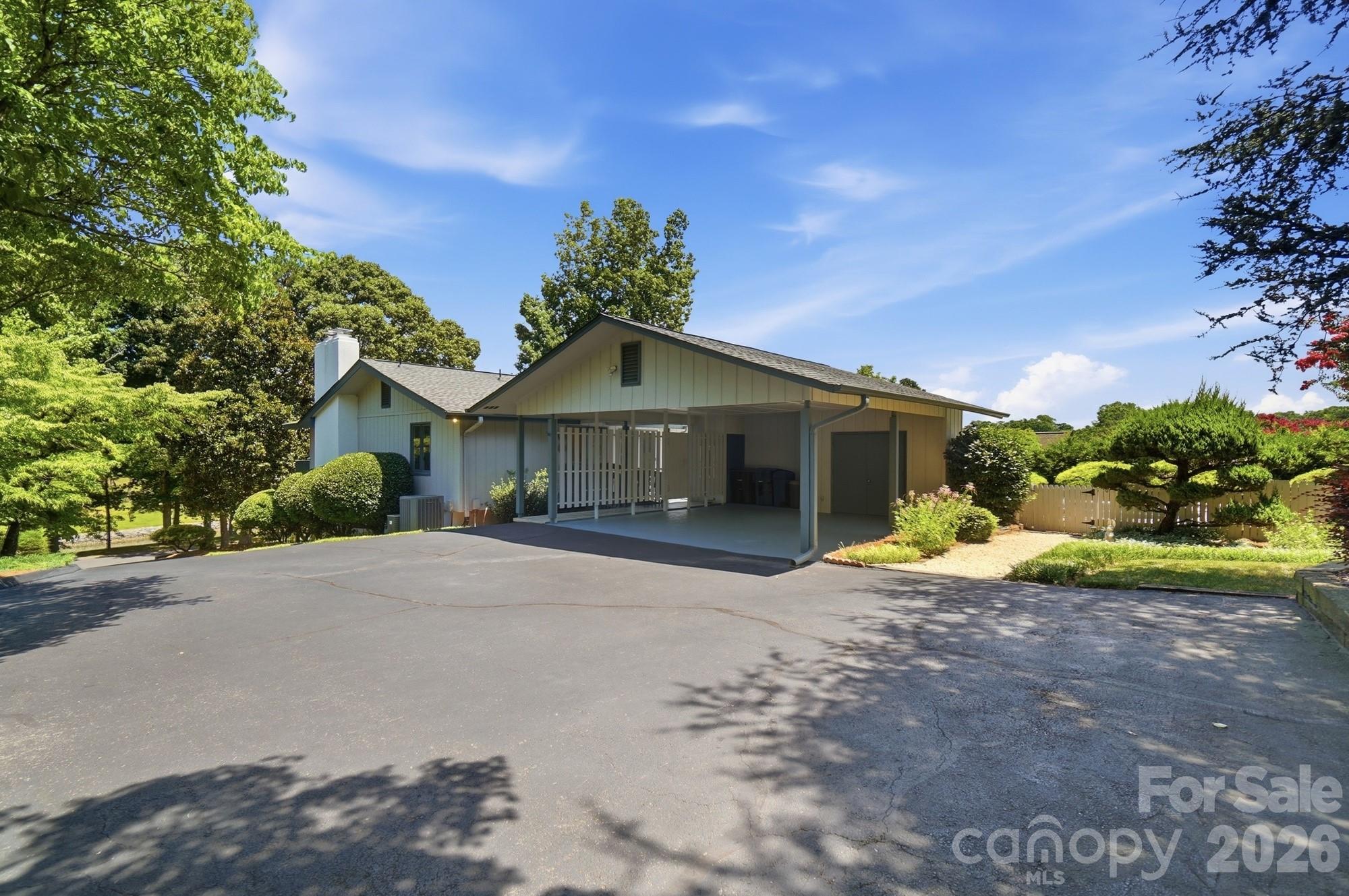 1507 Heatherloch Drive — Gastonia